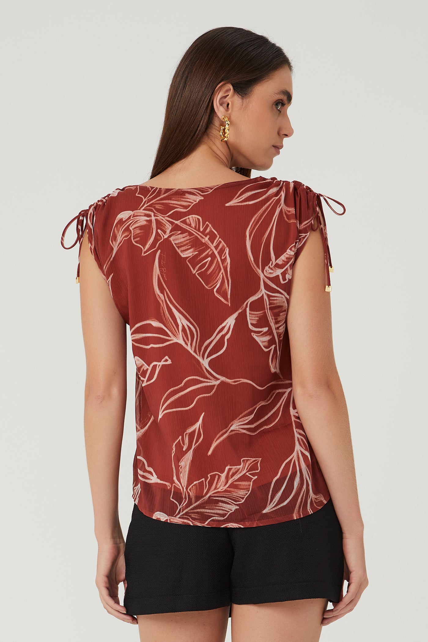 Blusa estampada ombro com amarração marrom Fato Básico - FATO BÁSICO