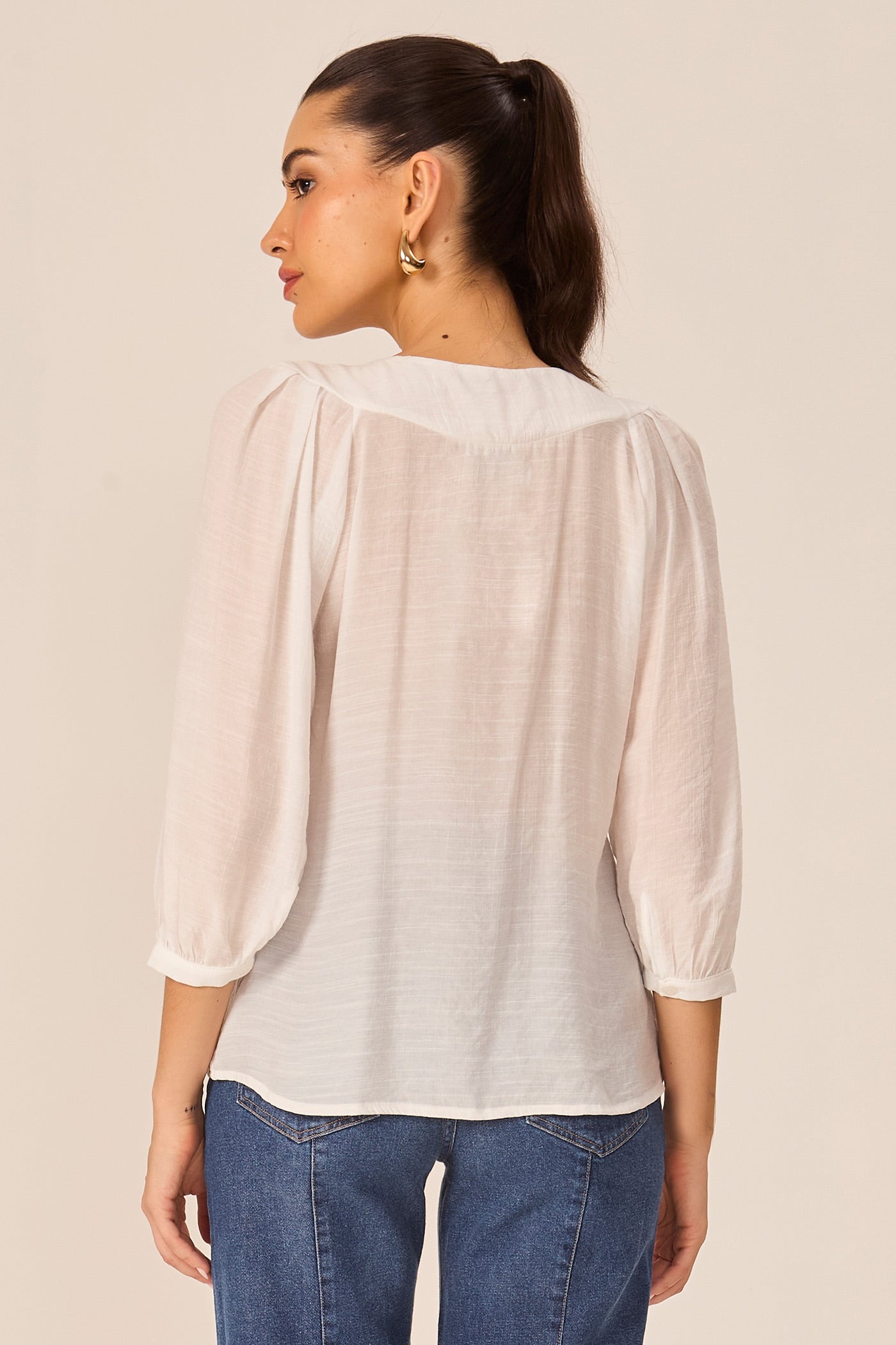 Blusa bata decote renda off white Fato Básico