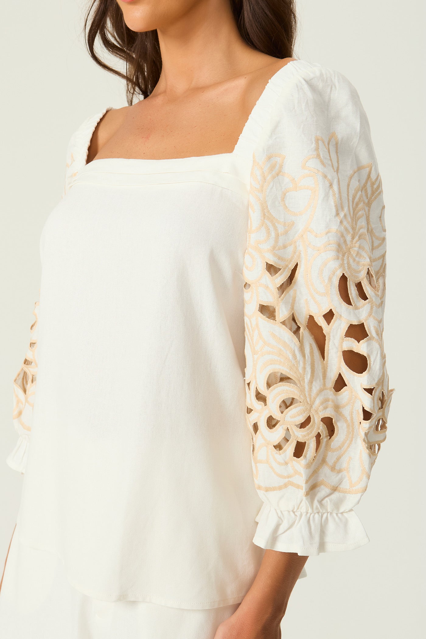 Blusa linho bordado Off white Fato Básico