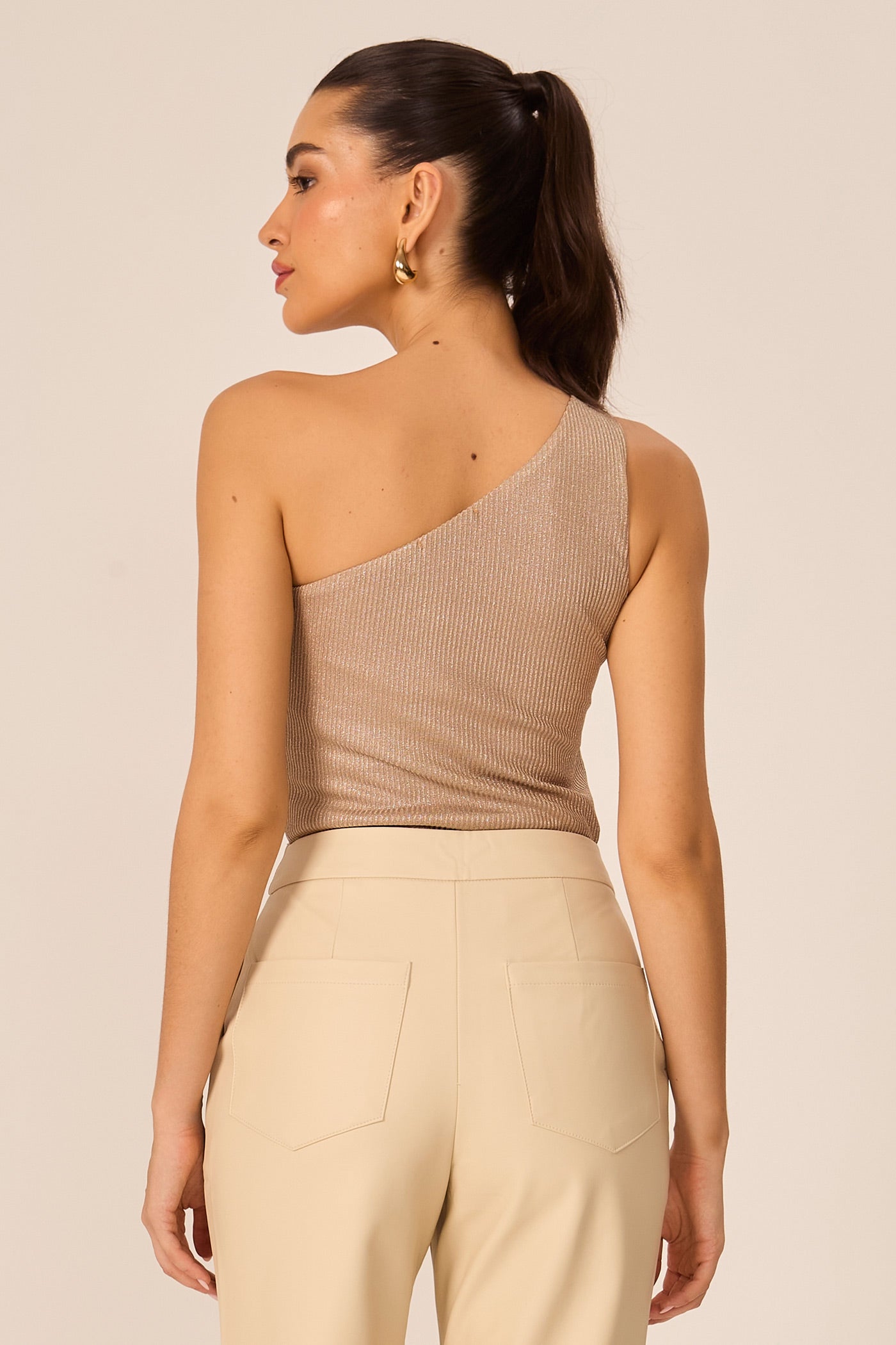 Blusa ombro só dourada Fato Básico