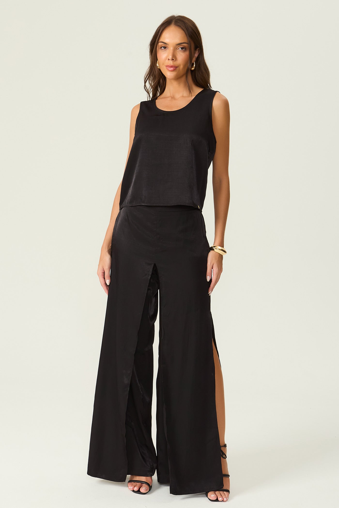 Regata cropped acetinada preta Fato Básico