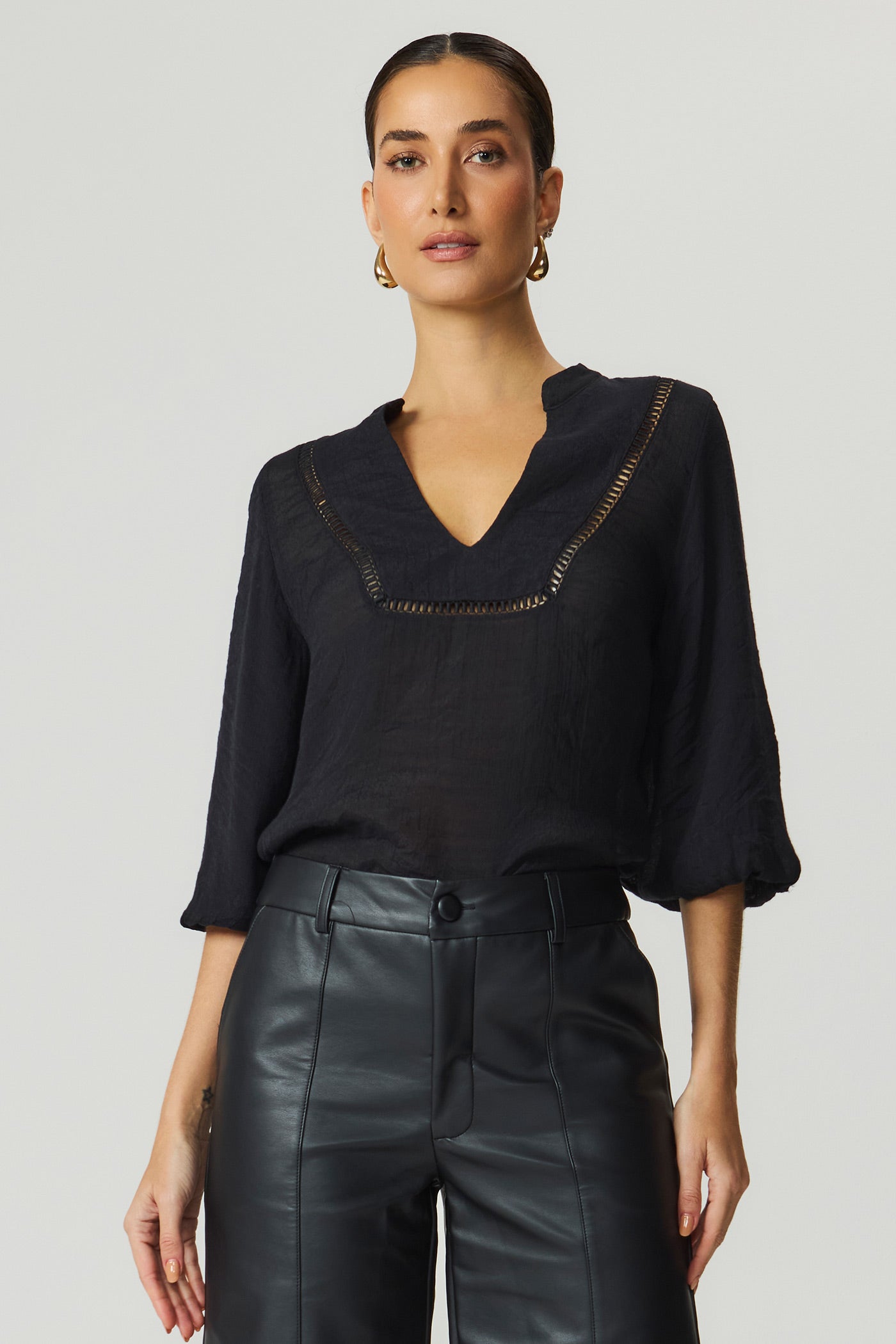 Blusa 3/4 entremeio preta Fato Básico