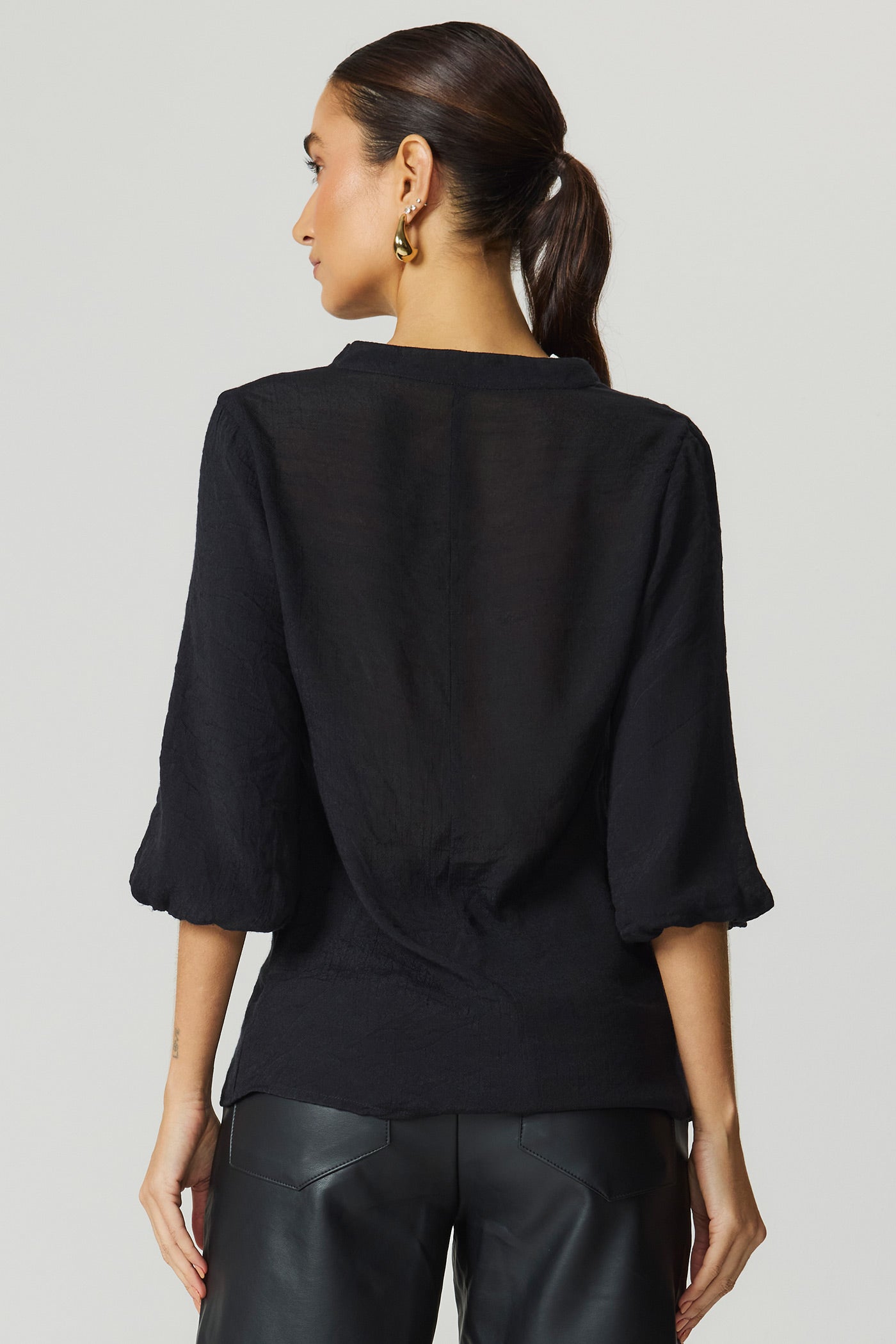 Blusa 3/4 entremeio preta Fato Básico