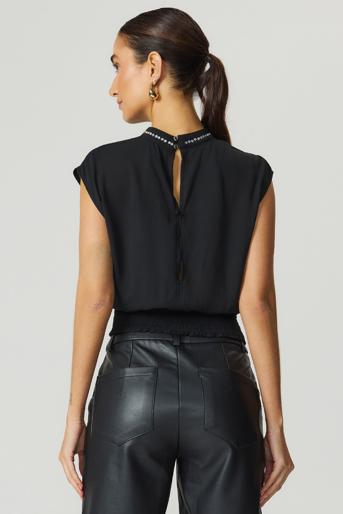 Blusa gola aviamento preto Fato Básico