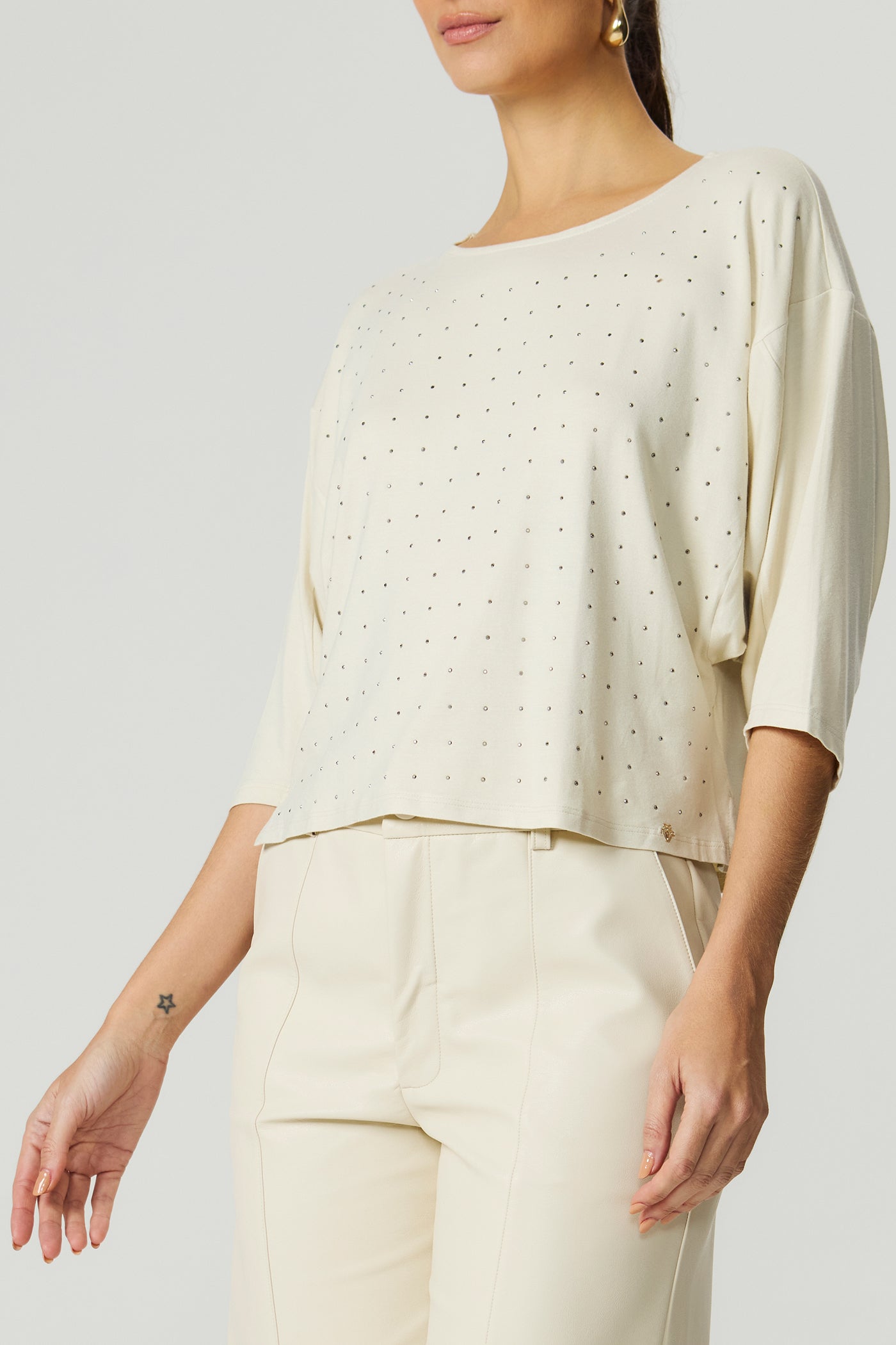 Blusa cristais na frente bege Fato Básico