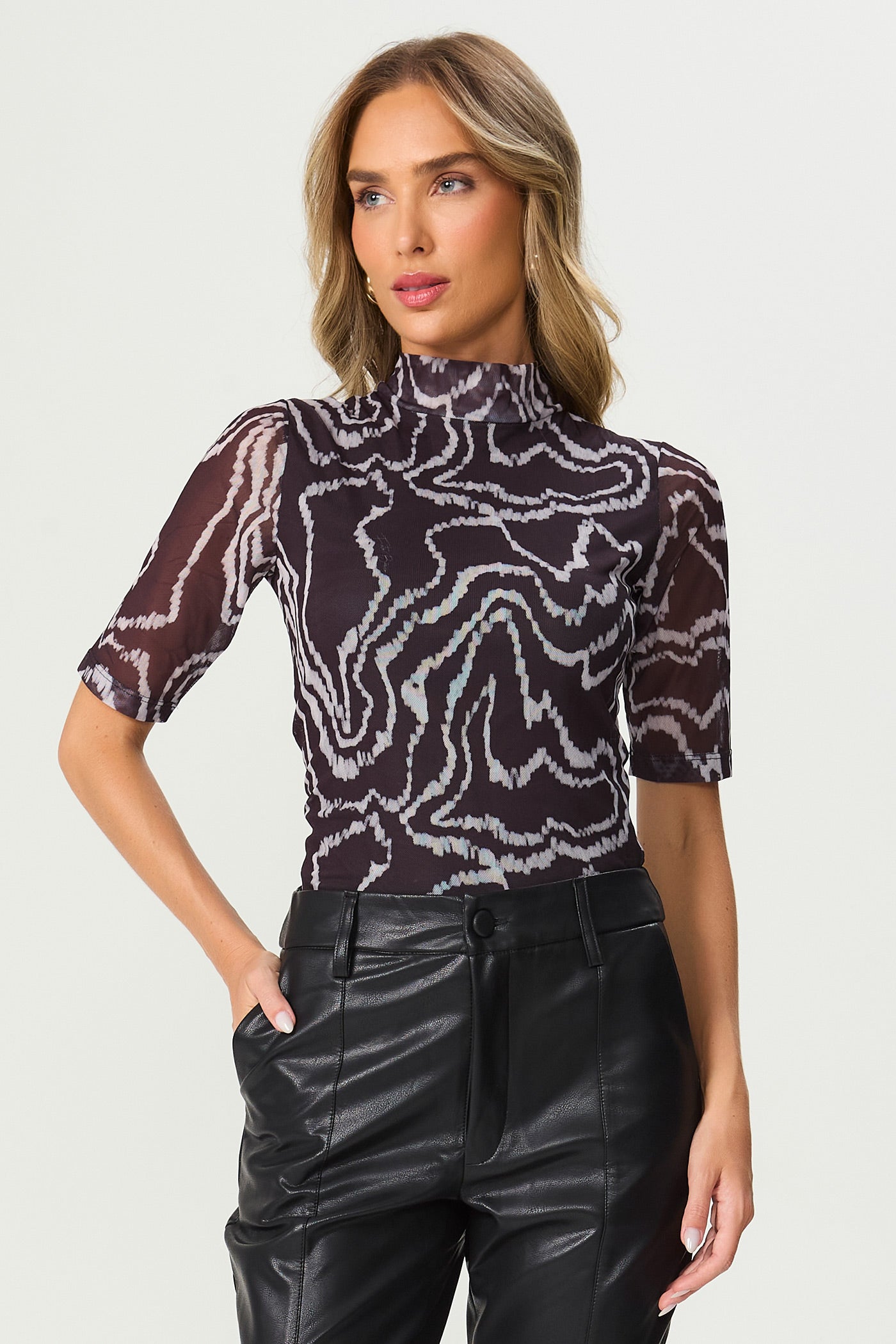 Blusa tule estampado preto Fato Básico