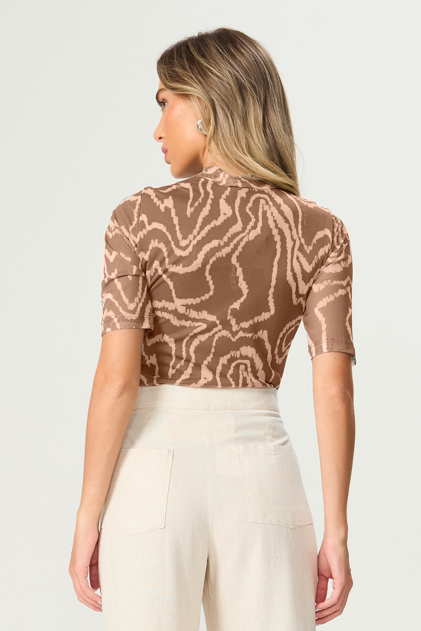 Blusa tule estampado marrom Fato Básico