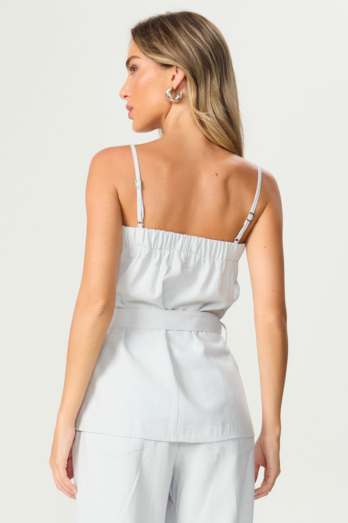 Blusa alça com cinto gelo Fato Básico