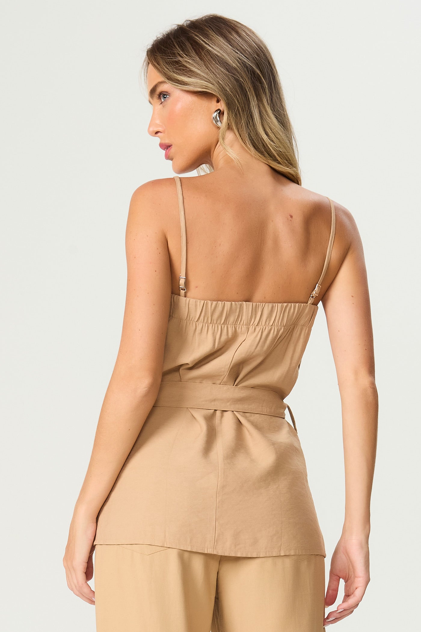 Blusa alça com cinto bege Fato Básico