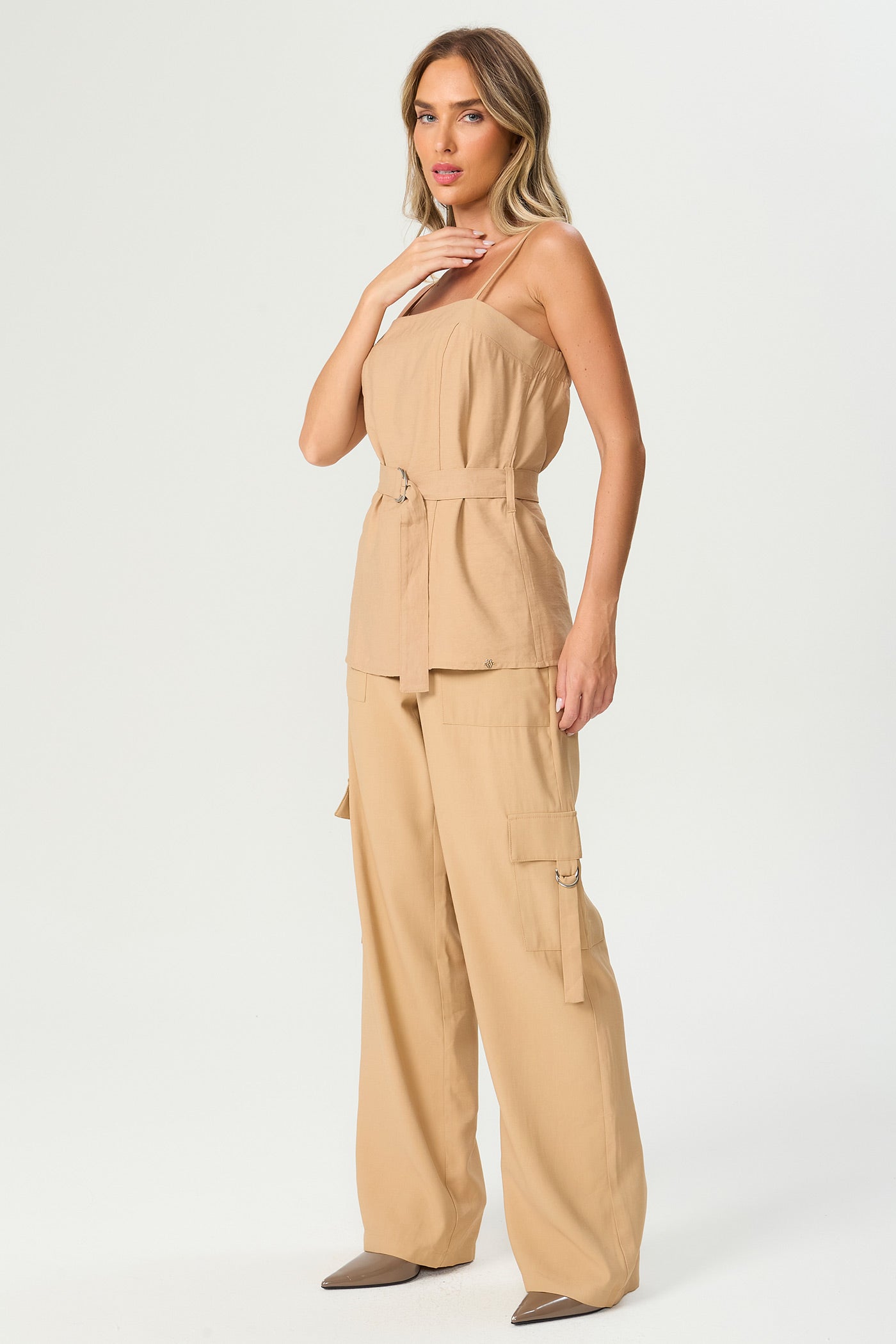 Blusa alça com cinto bege Fato Básico