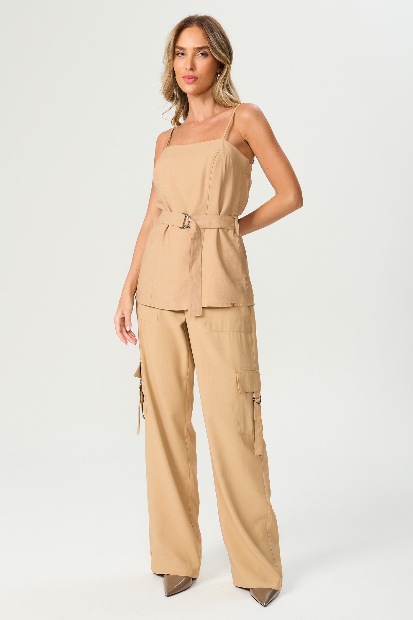 Blusa alça com cinto bege Fato Básico