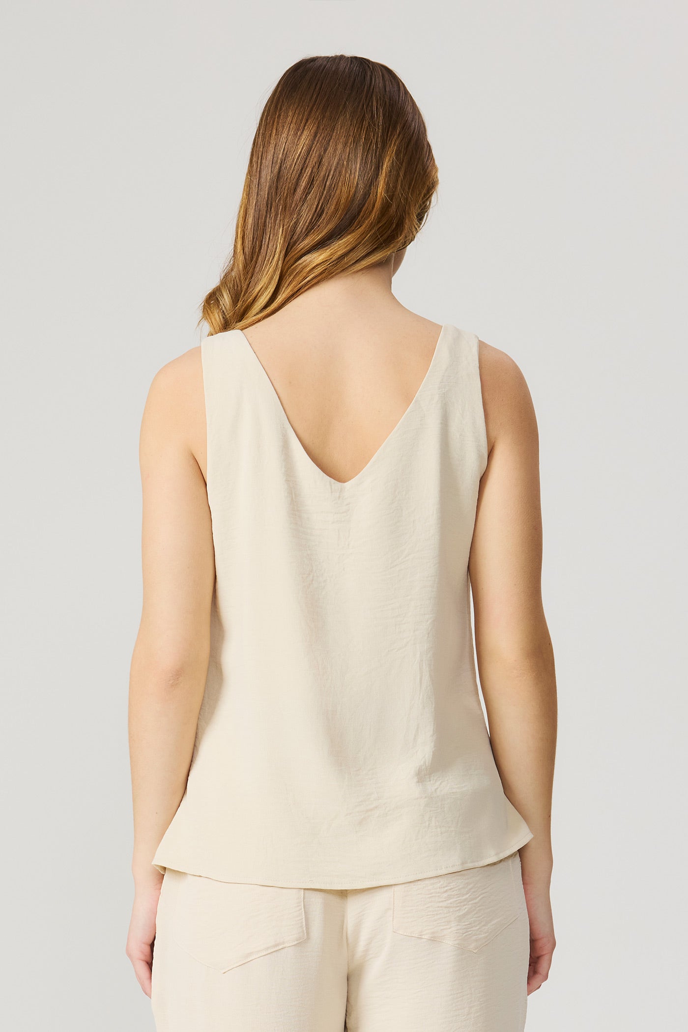 Blusa de alça cor aveia com detalhe Fato Básico