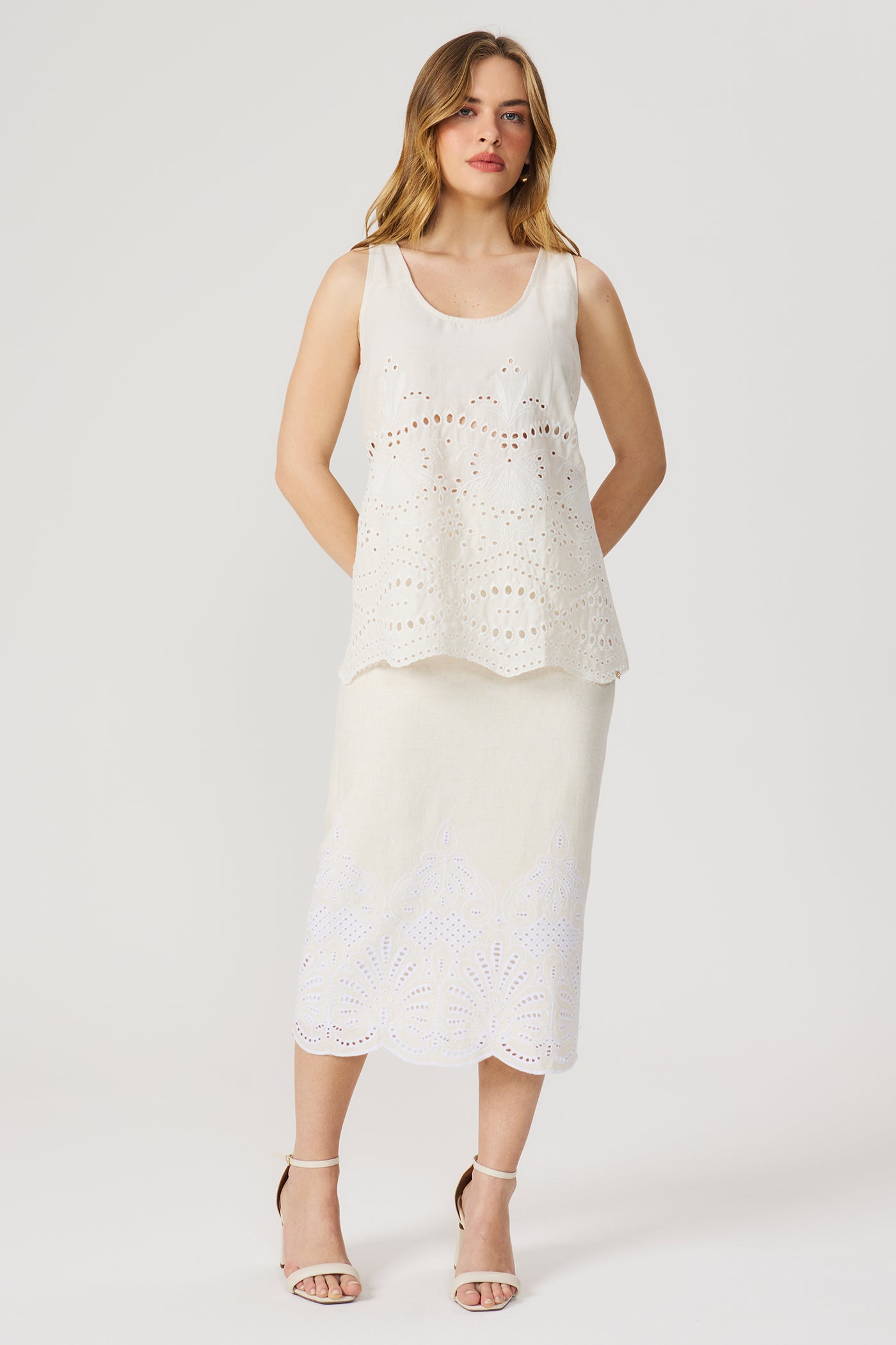 Blusa de linho com bordado Fato Básico