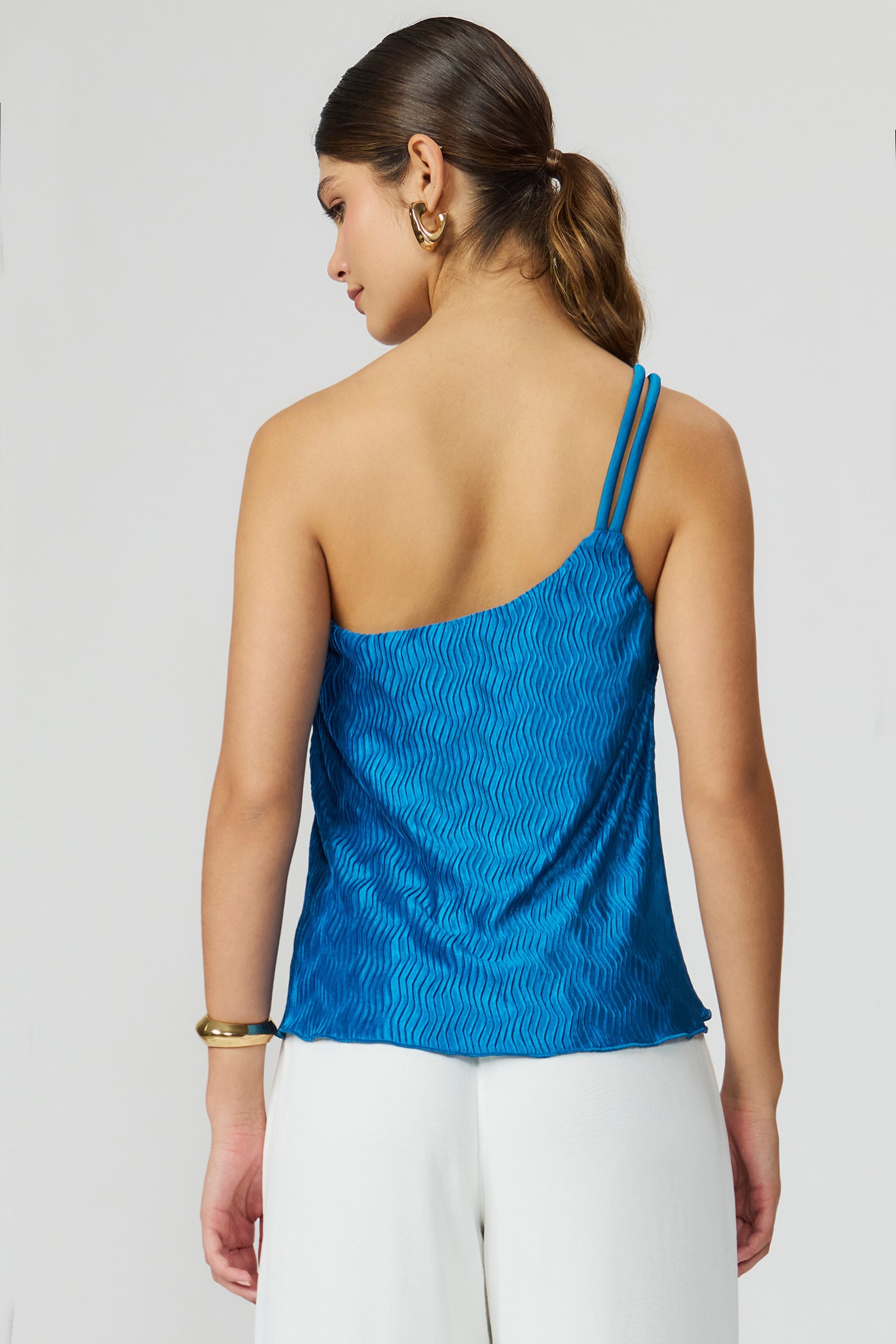 Blusa plissada azul ombro só feminina Fato Básico