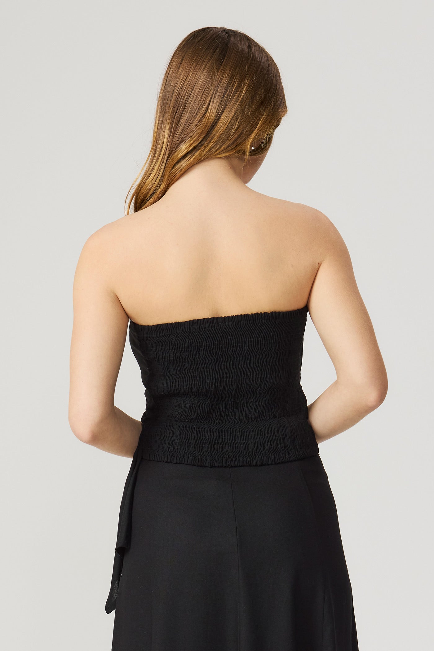 Blusa assimétrica linho preto Fato Básico
