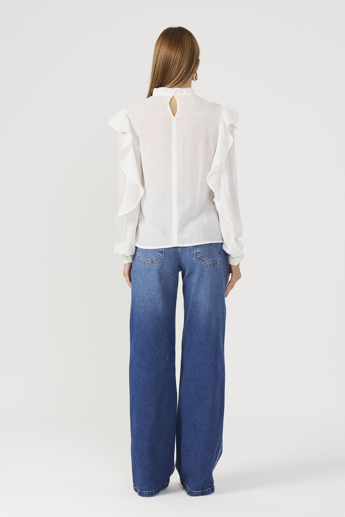 Blusa decote de renda off white Fato Básico