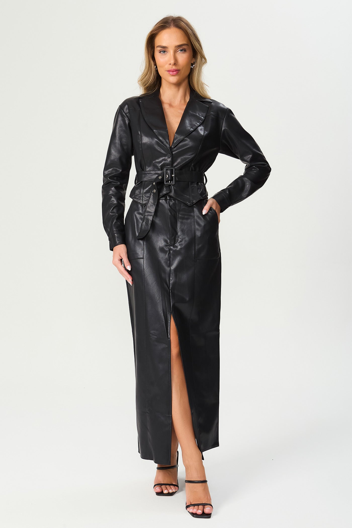Blazer couro com cinto preto Fato Básico