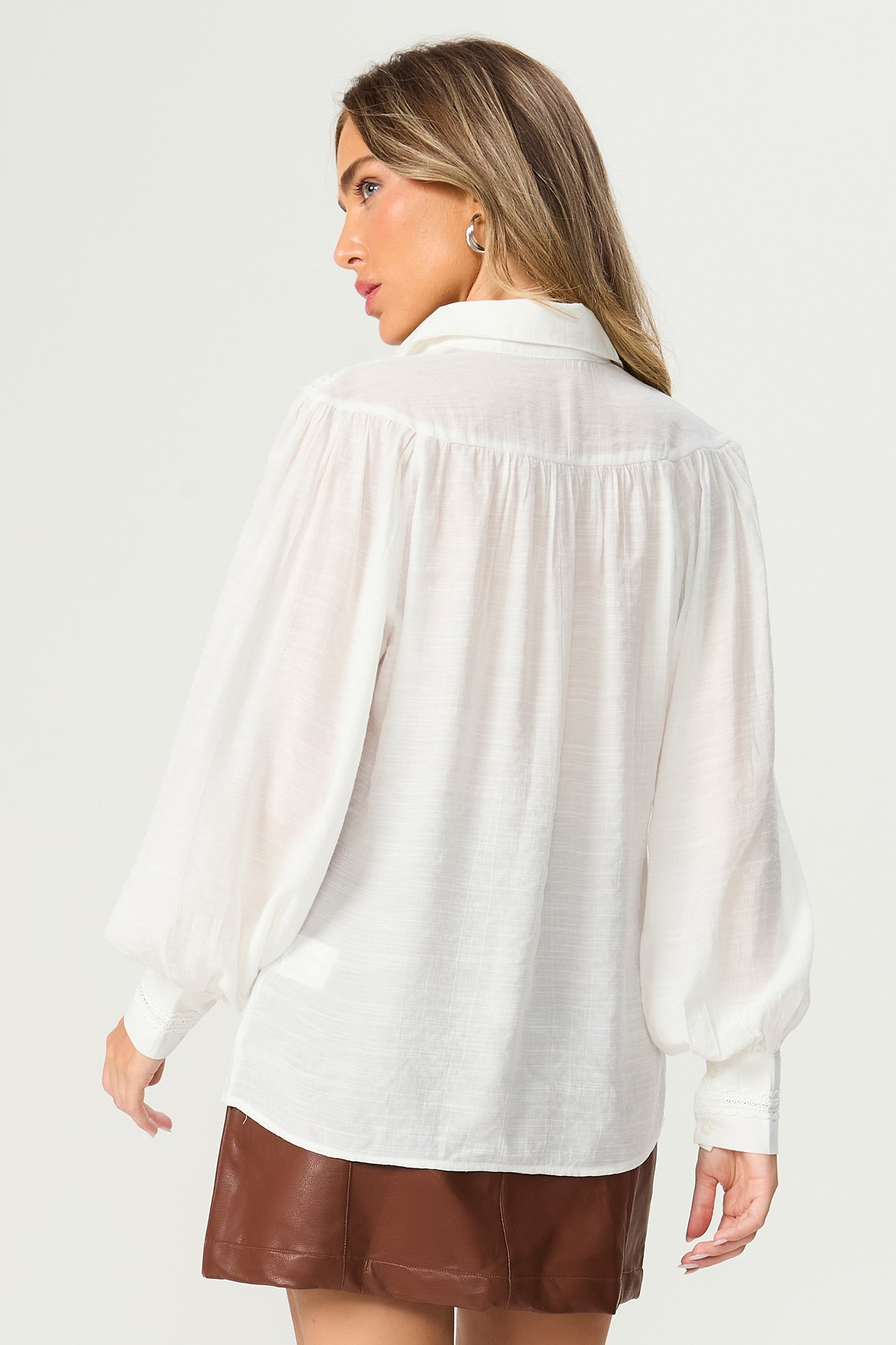 Camisa manga ampla renda Off white Fato Básico