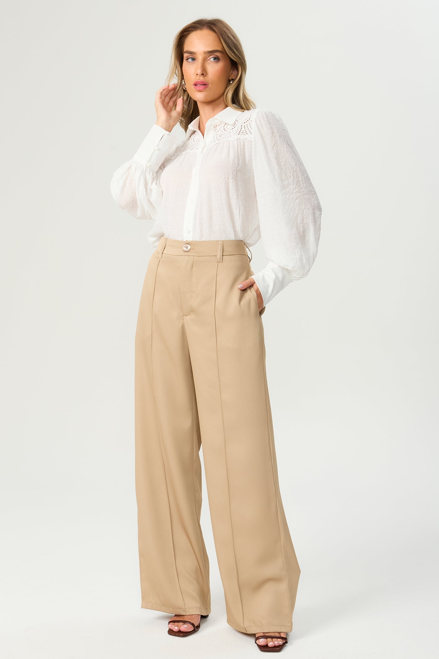 Camisa ampla com renda off white Fato Básico