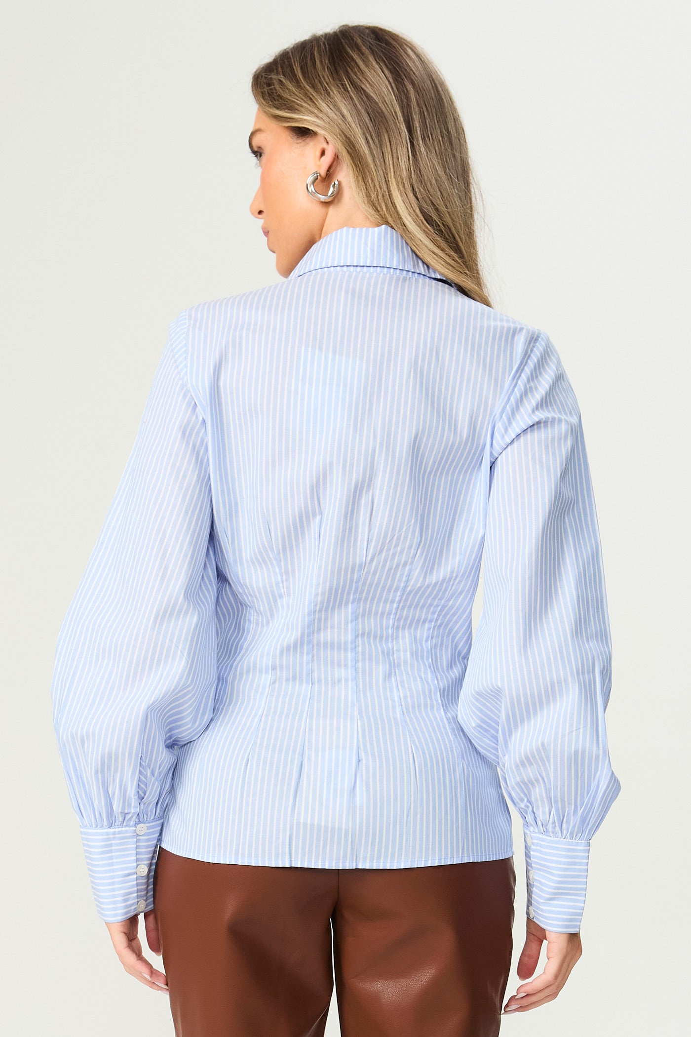 Camisa listrada com pregas azul Fato Básico