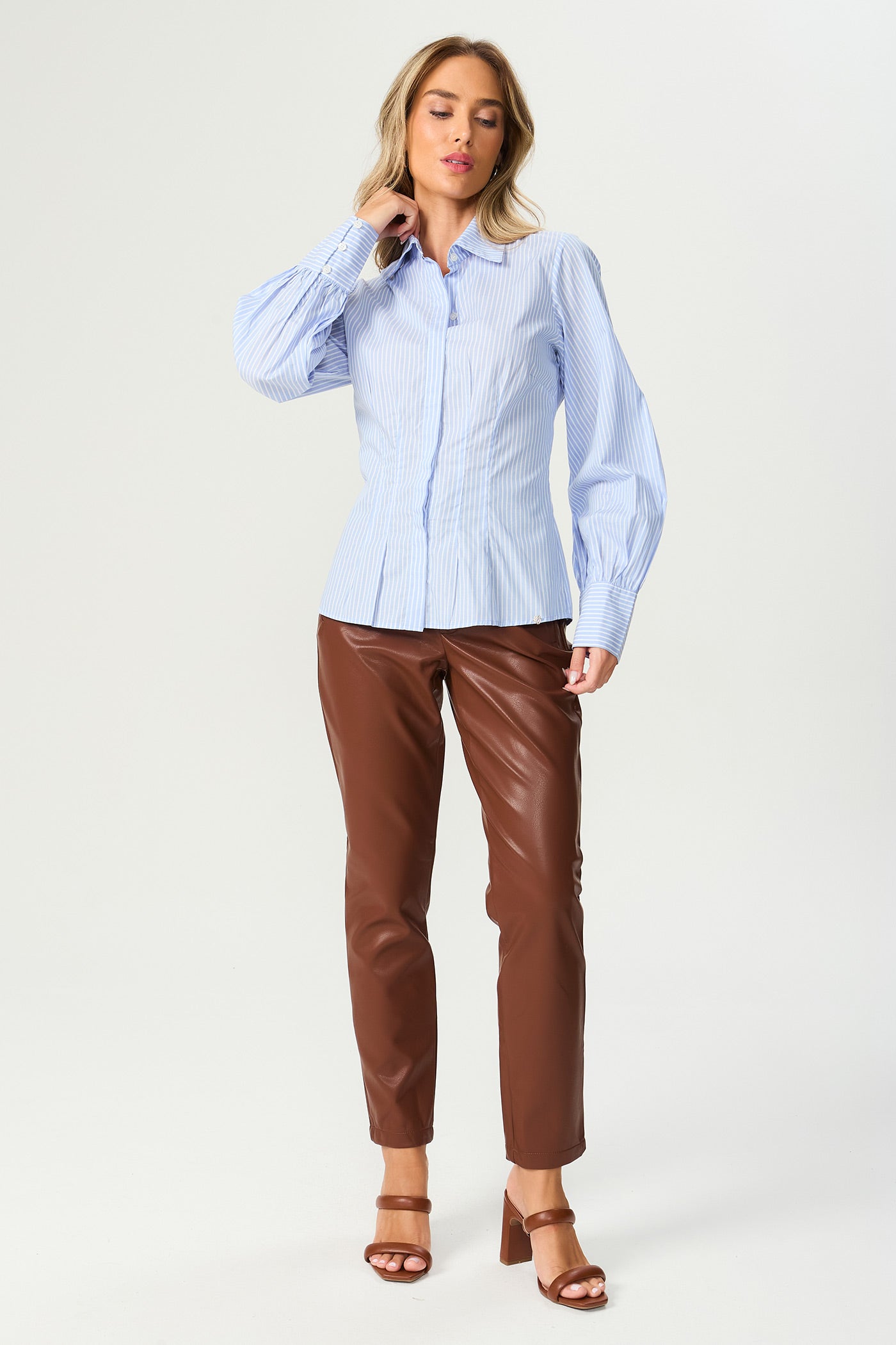 Camisa listrada com pregas azul Fato Básico