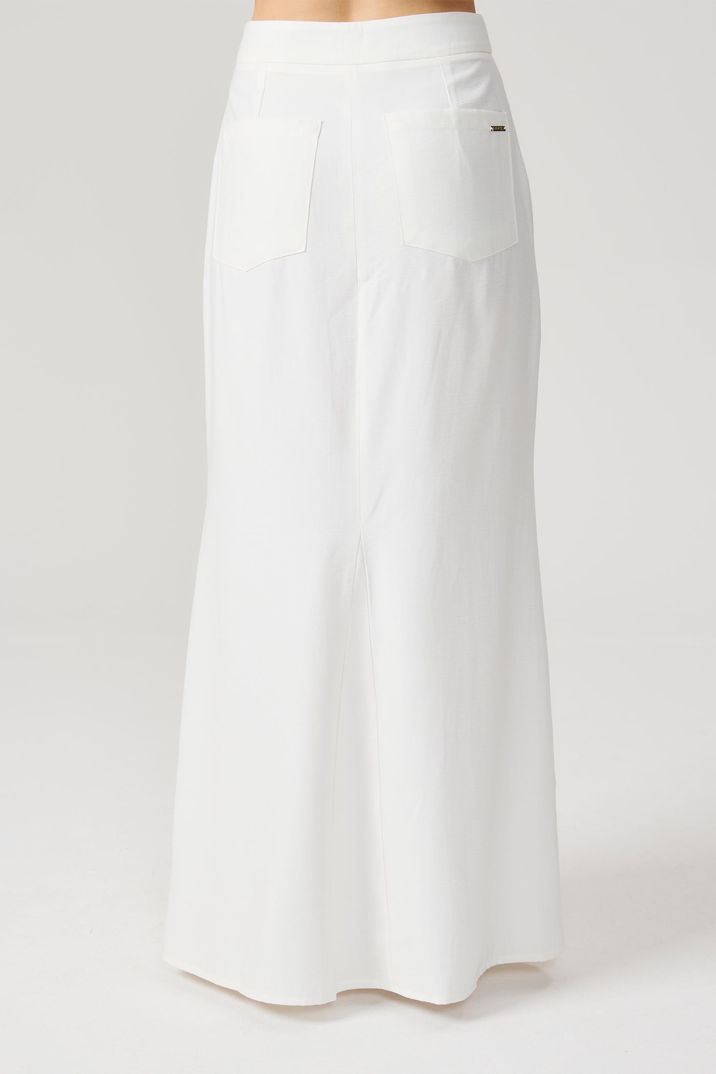 Saia alongada evasê off white Fato Básico
