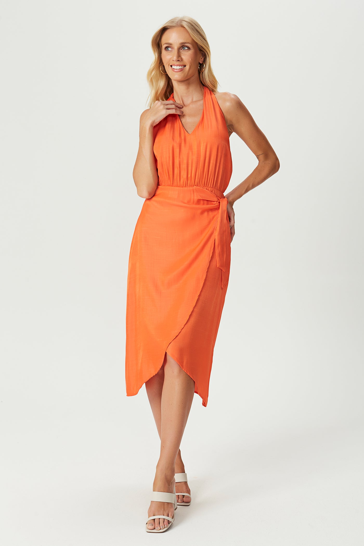 Vestido acetinado com transpasse rosa Fato - FATO BÁSICO