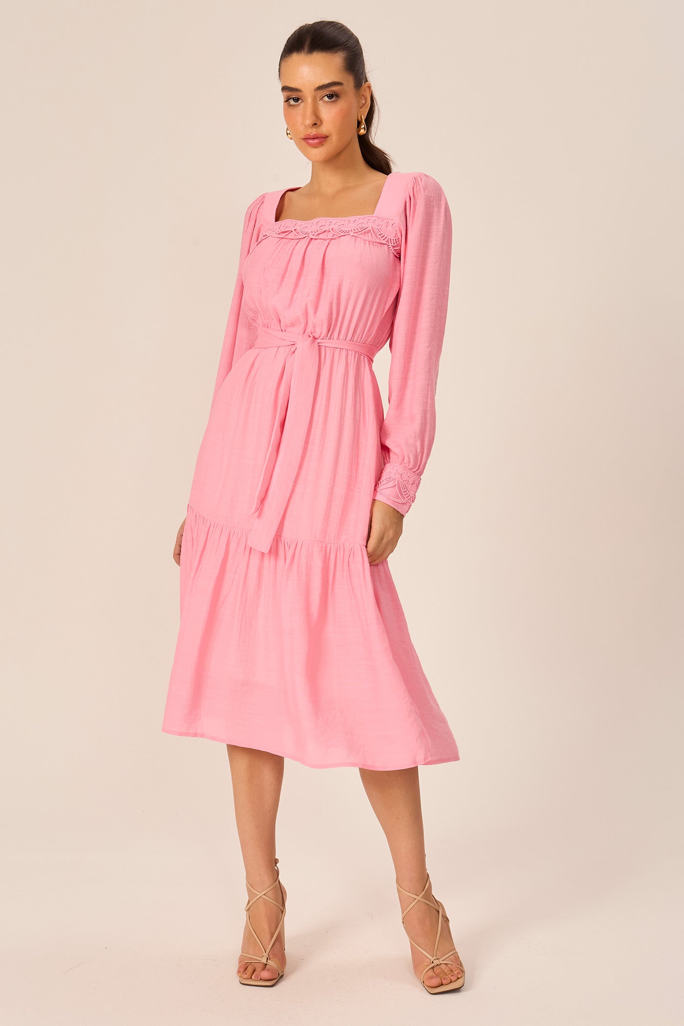Vestido mídi com renda manga longa rosa Fato Básico