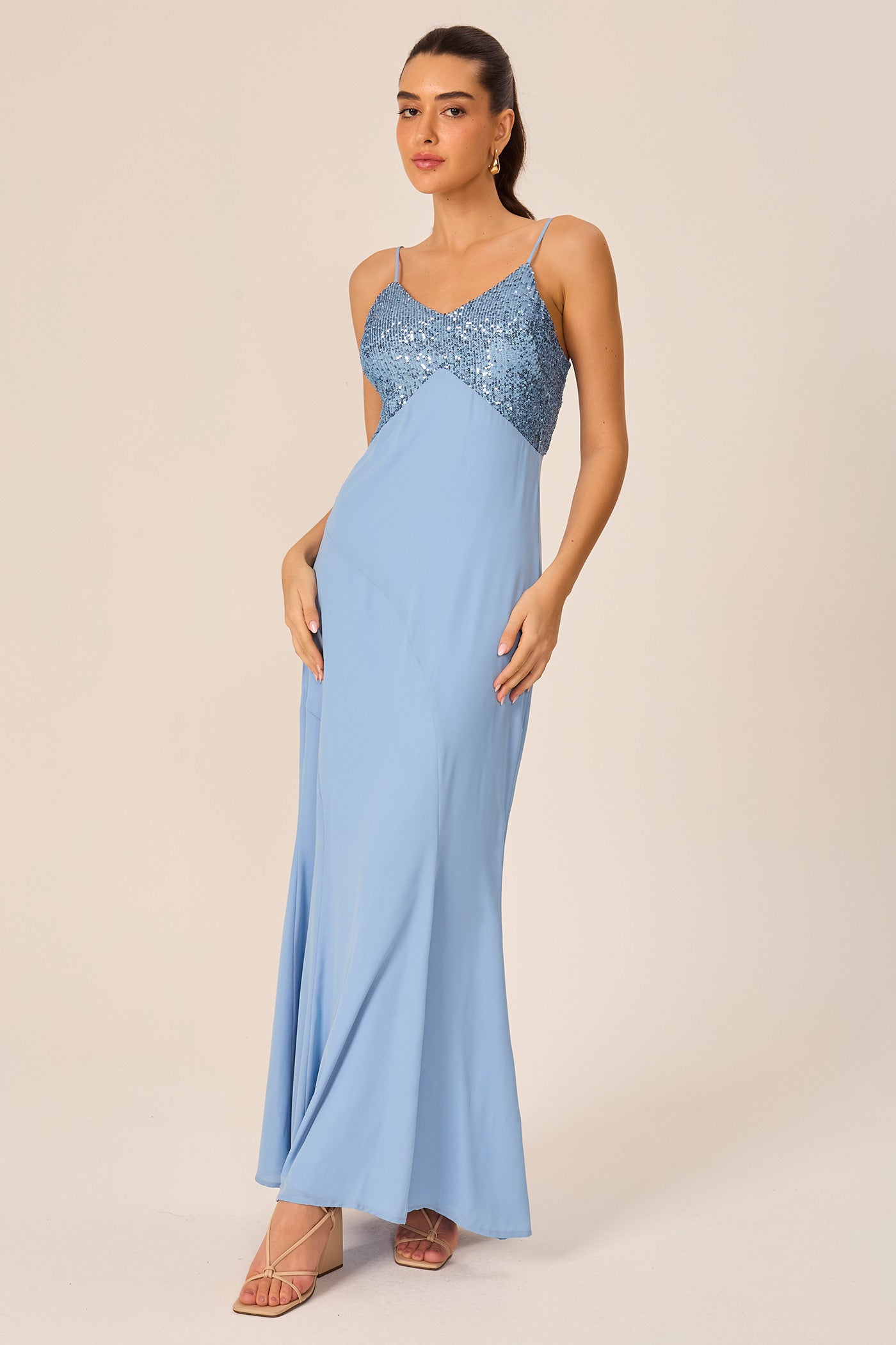 Vestido sereia longo paetê azul céu Fato Básico