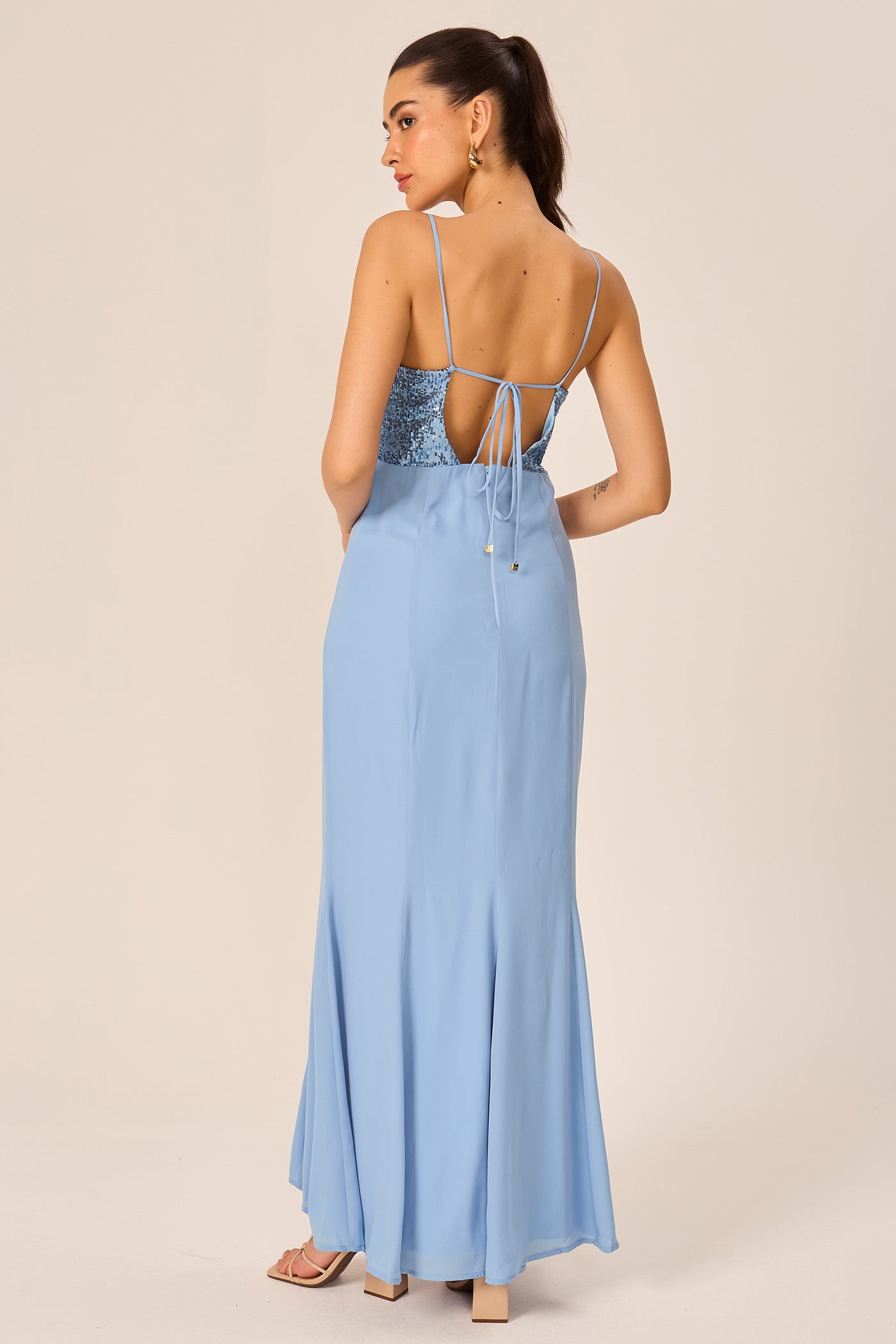 Vestido sereia longo paetê azul céu Fato Básico