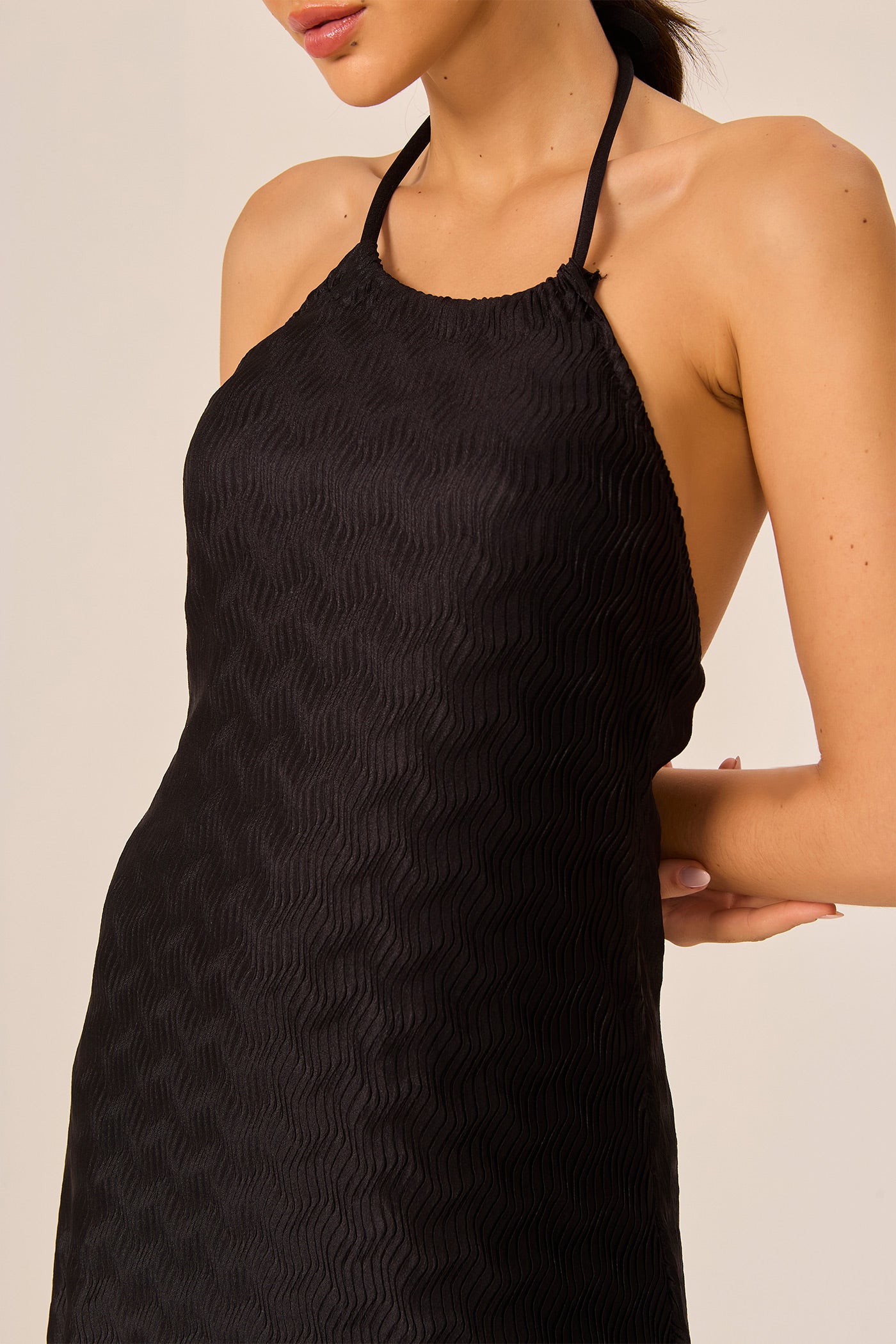 Vestido plissado preto Fato Básico