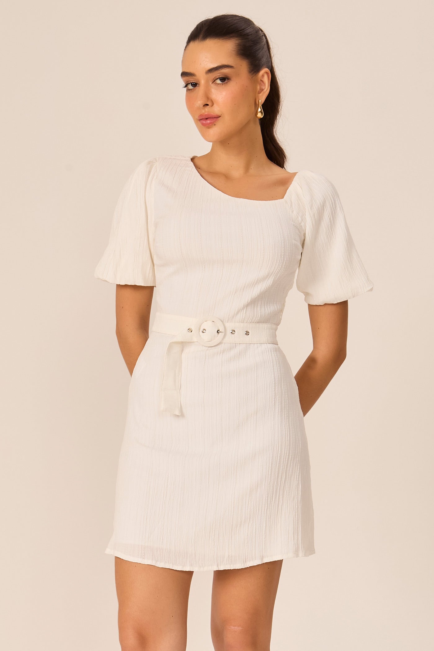Vestido textura manga balonê off white Fato Básico