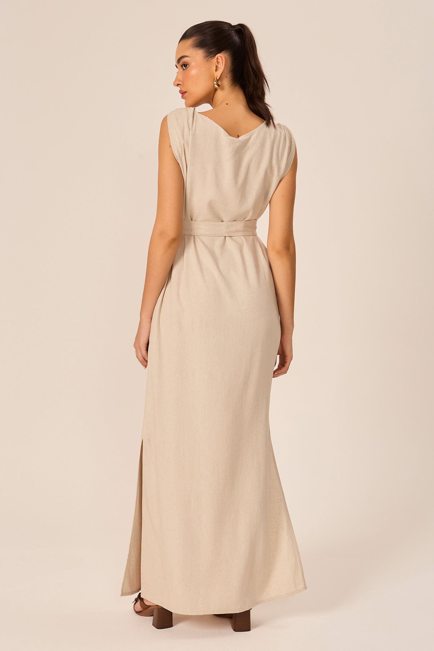 Vestido linho decote torcido natural Fato Básico