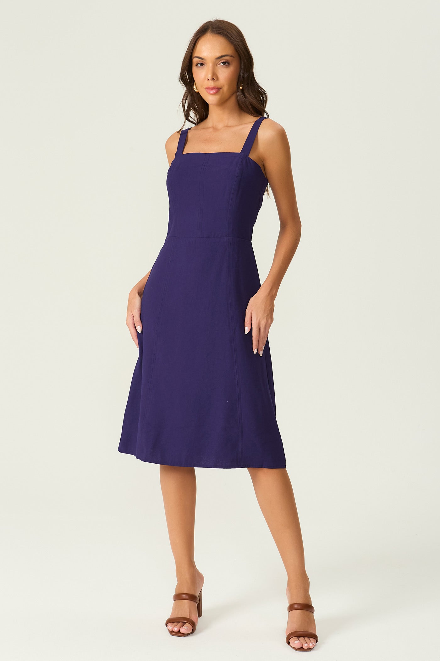 Vestido mídi decote reto Marinho Fato Básico