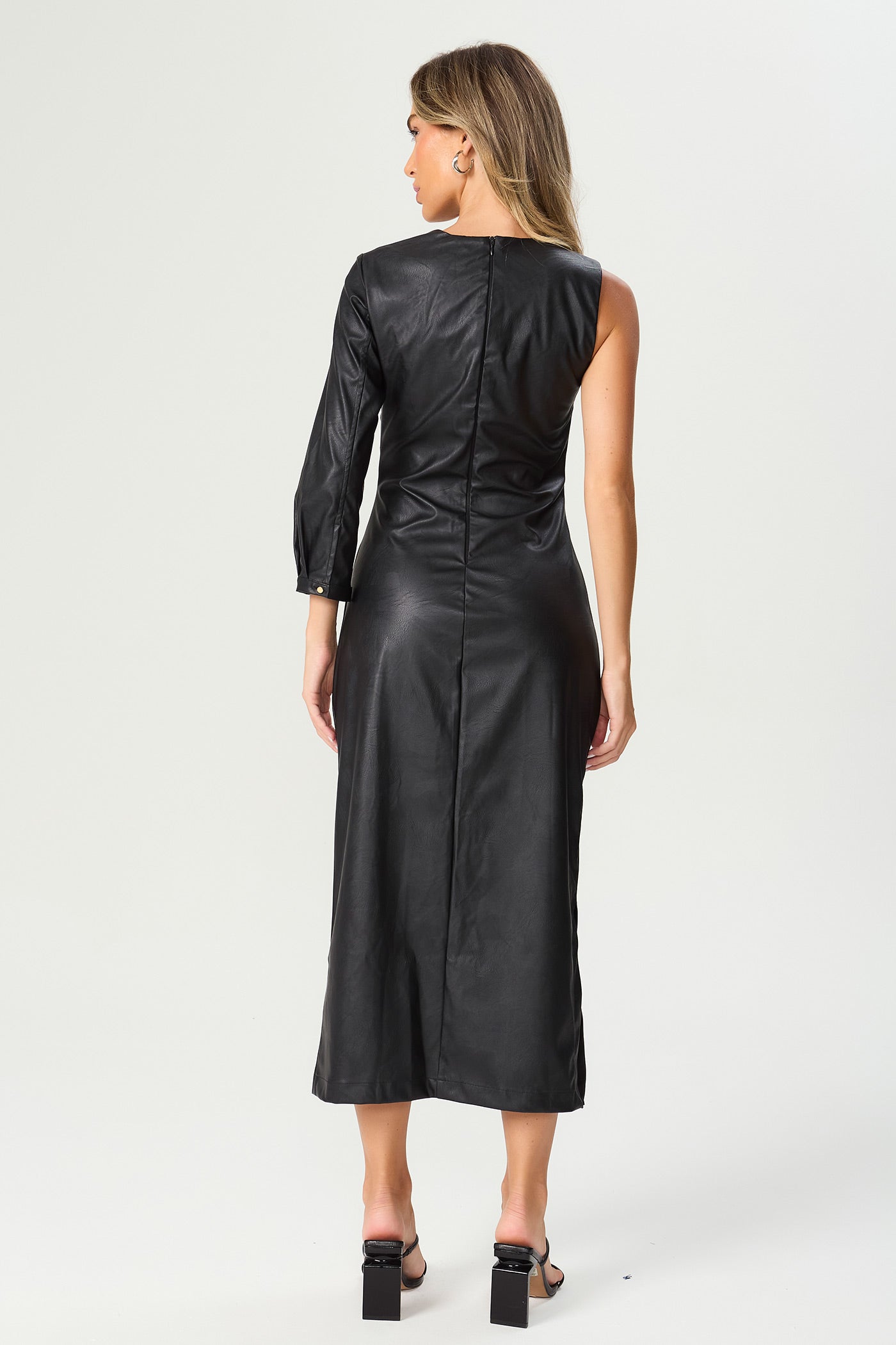 Vestido couro assimétrico preto Fato Básico