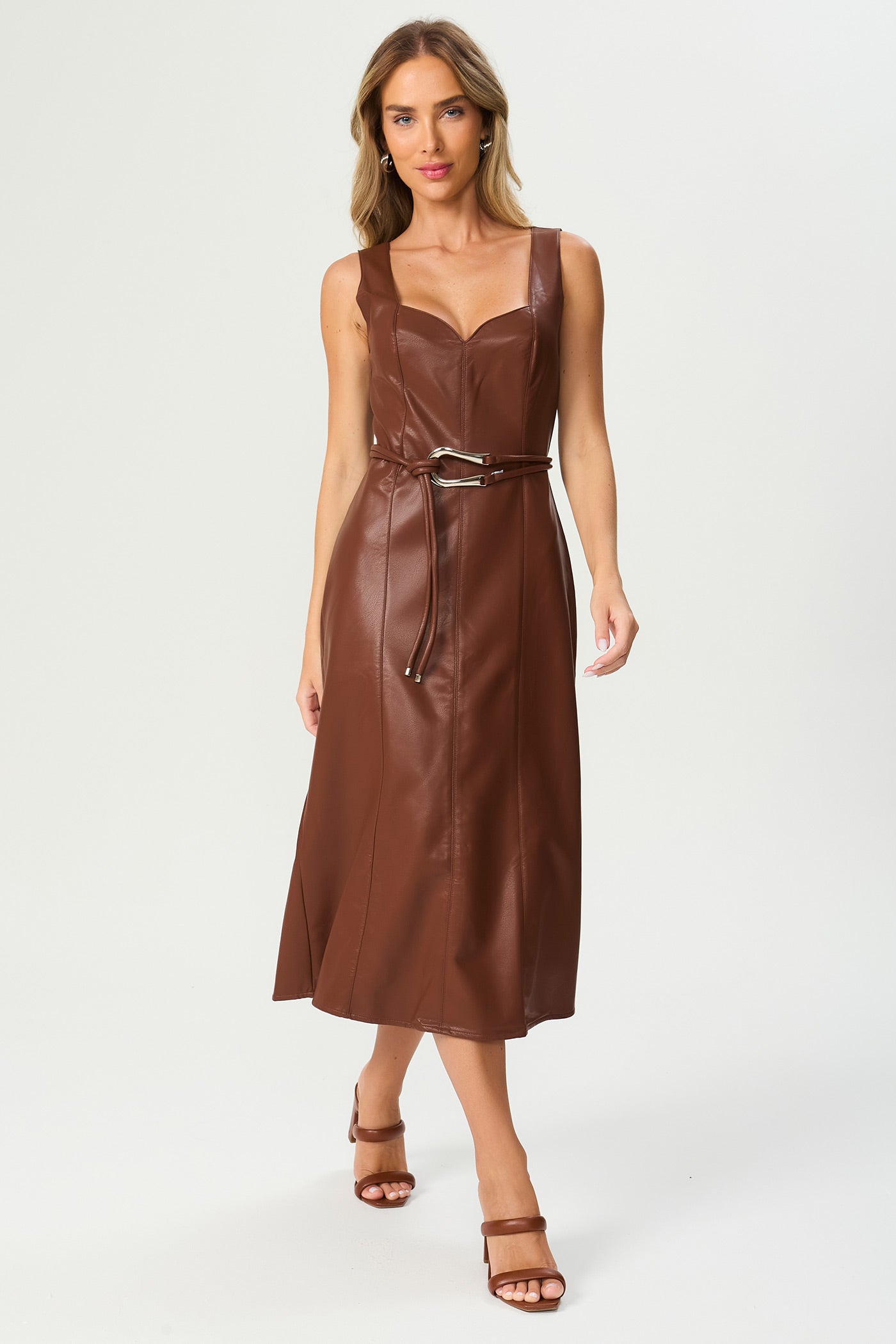 Vestido midi evase marrom Fato Básico