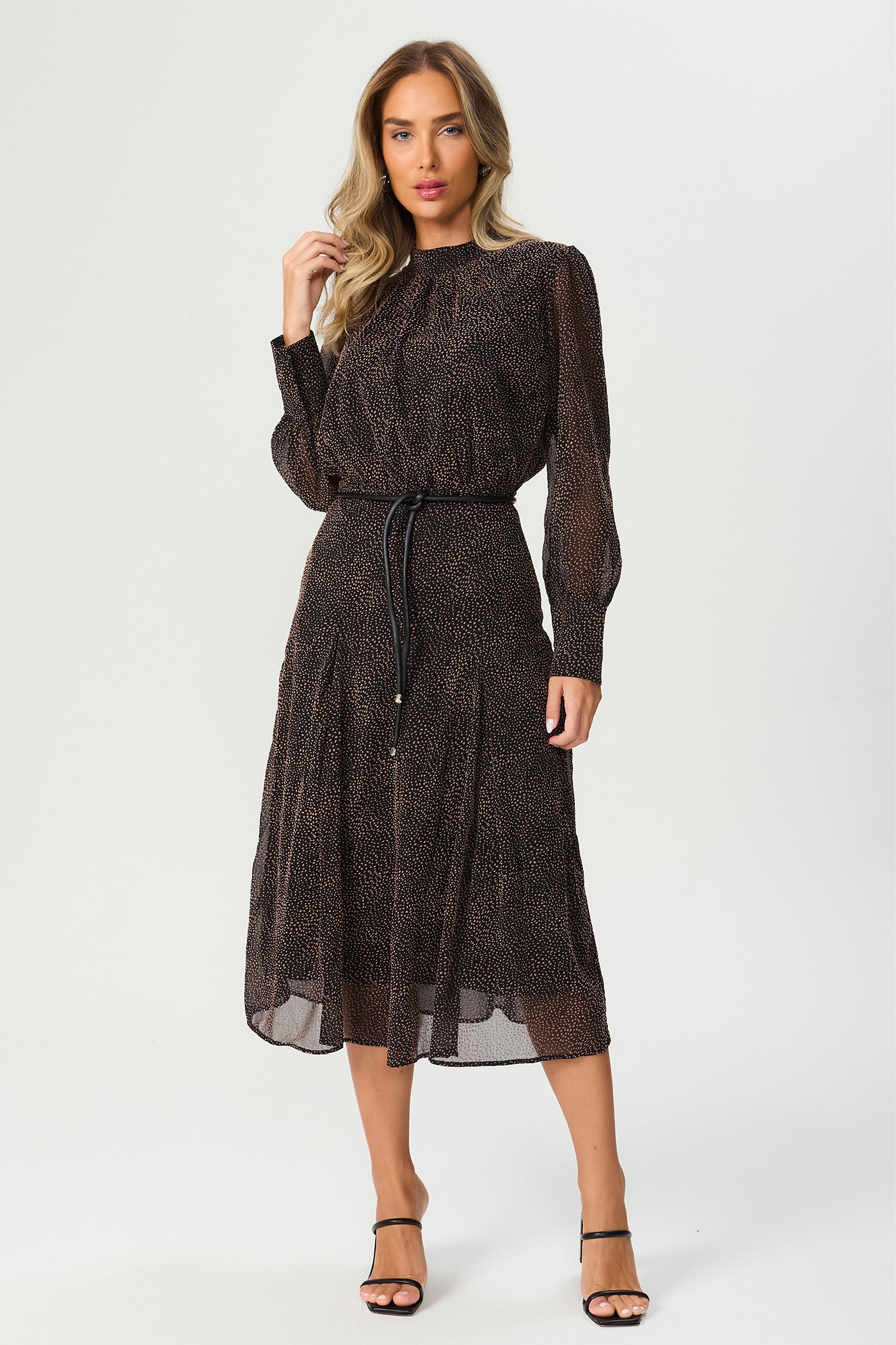Vestido midi texturizado preto Fato Básico