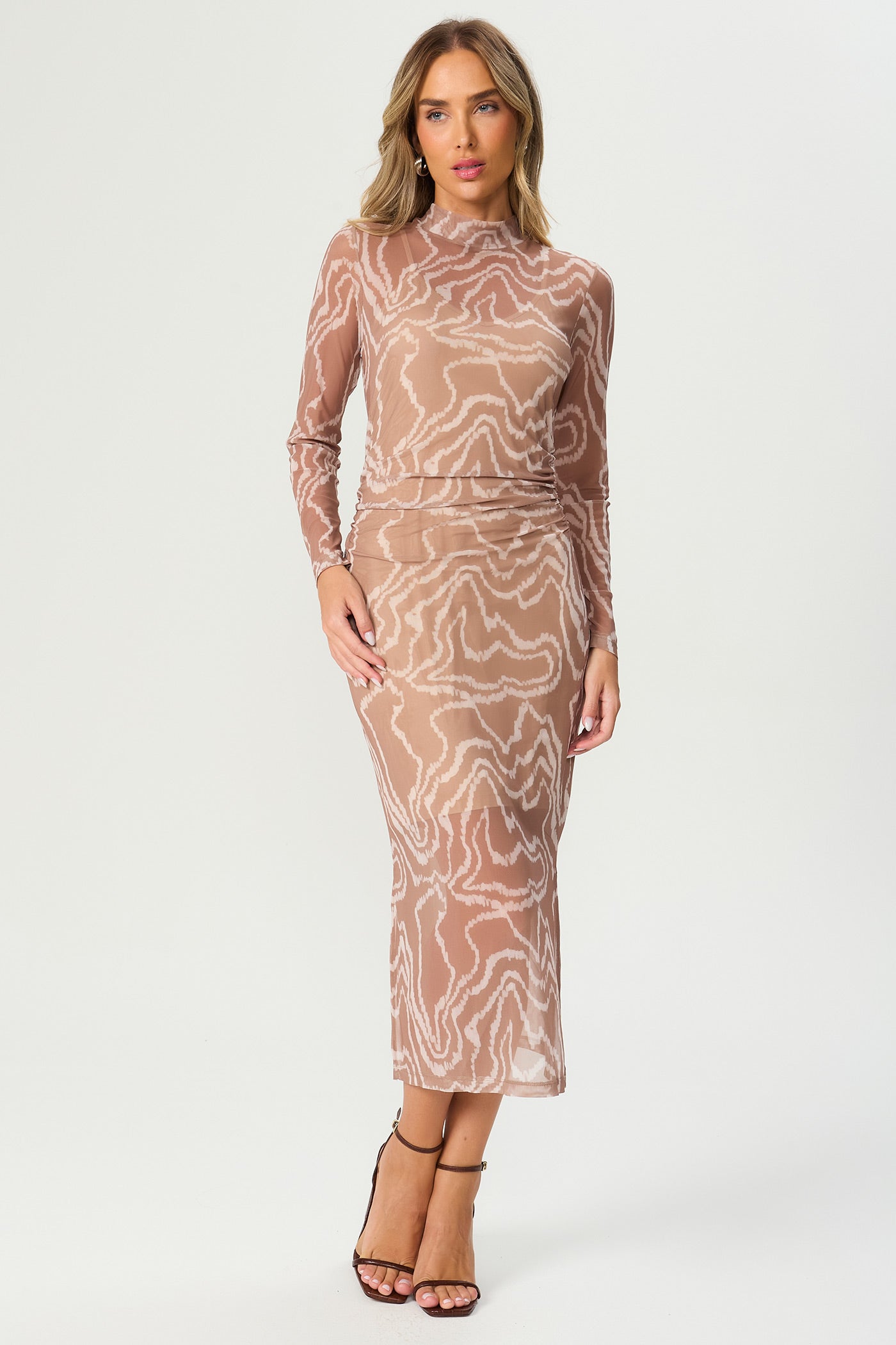 Vestido mídi tule estampado marrom Fato Básico