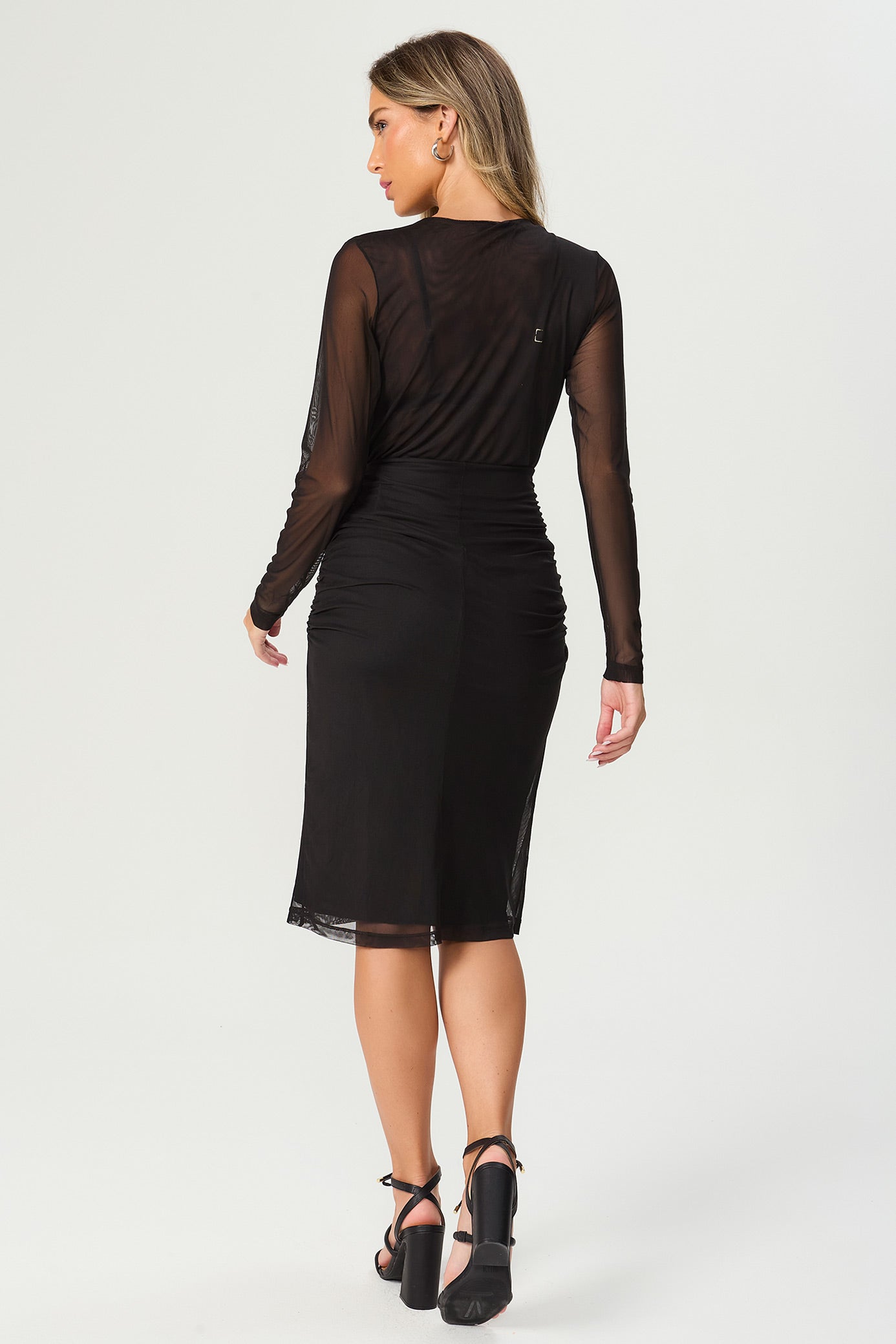 Vestido midi em tule preto Fato Básico