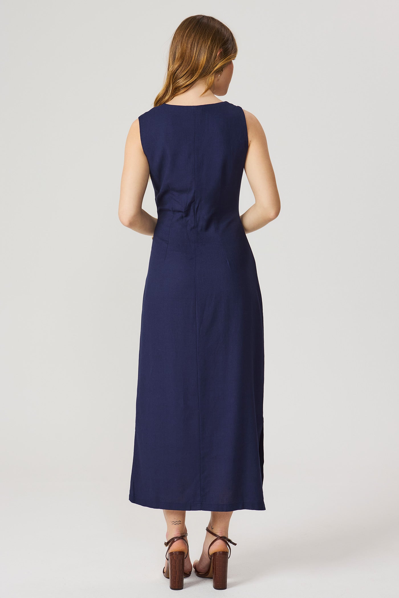 Vestido linho decote assimétrico marinho Fato Básico