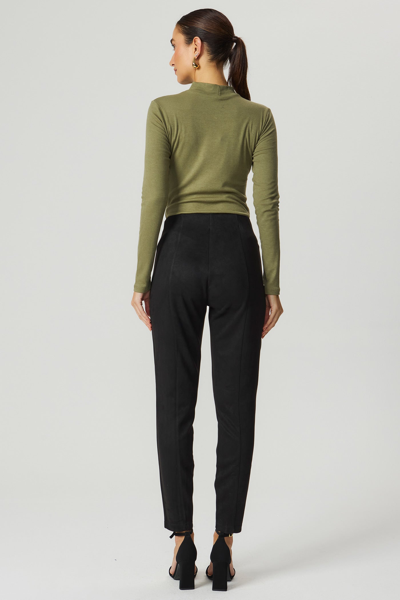 Calça suede justa preta Fato Básico