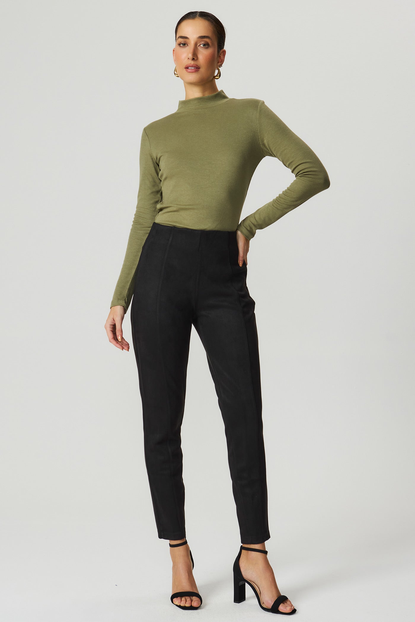 Calça suede justa preta Fato Básico
