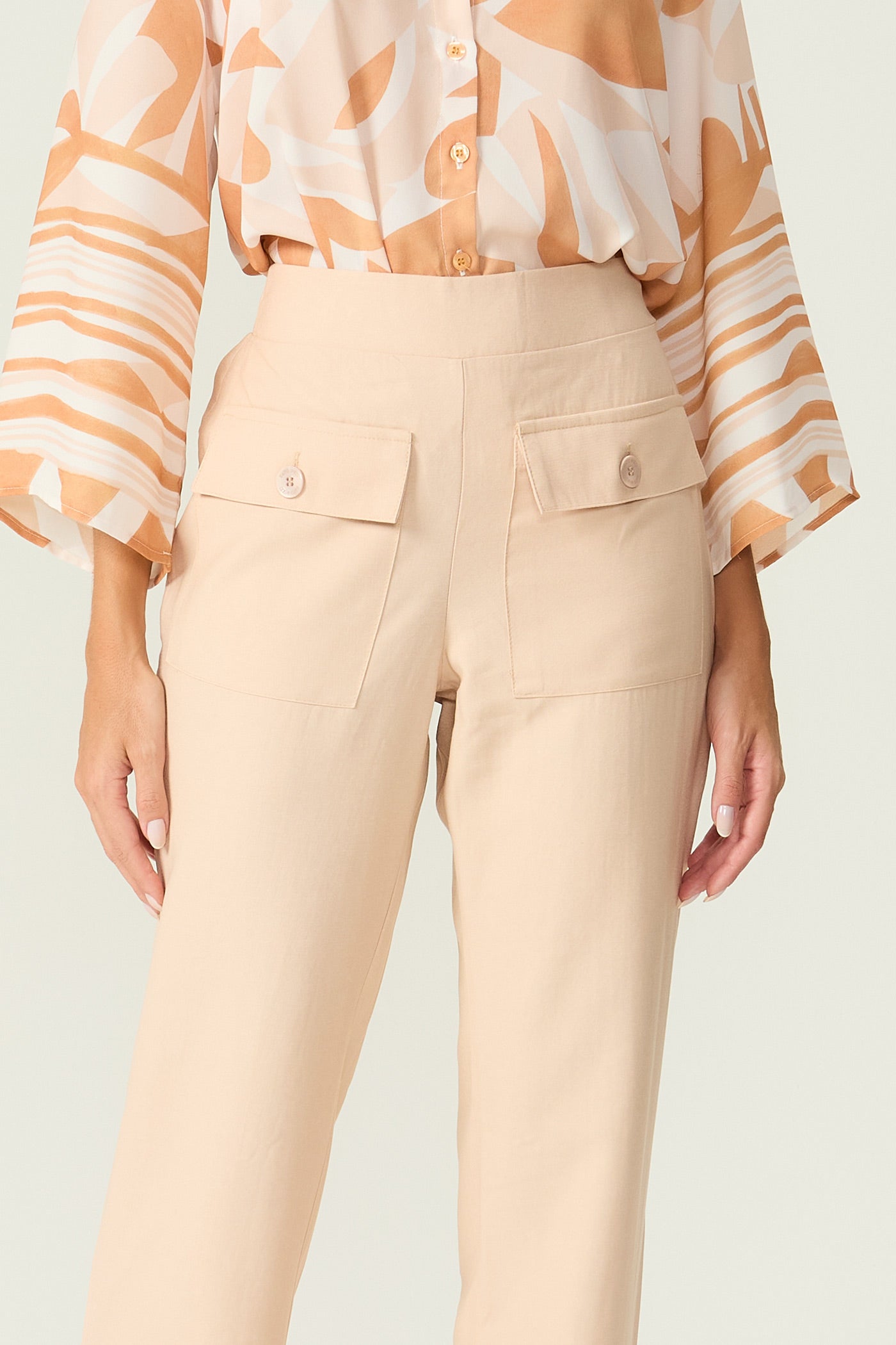 Calça com bolsos bege Fato Básico