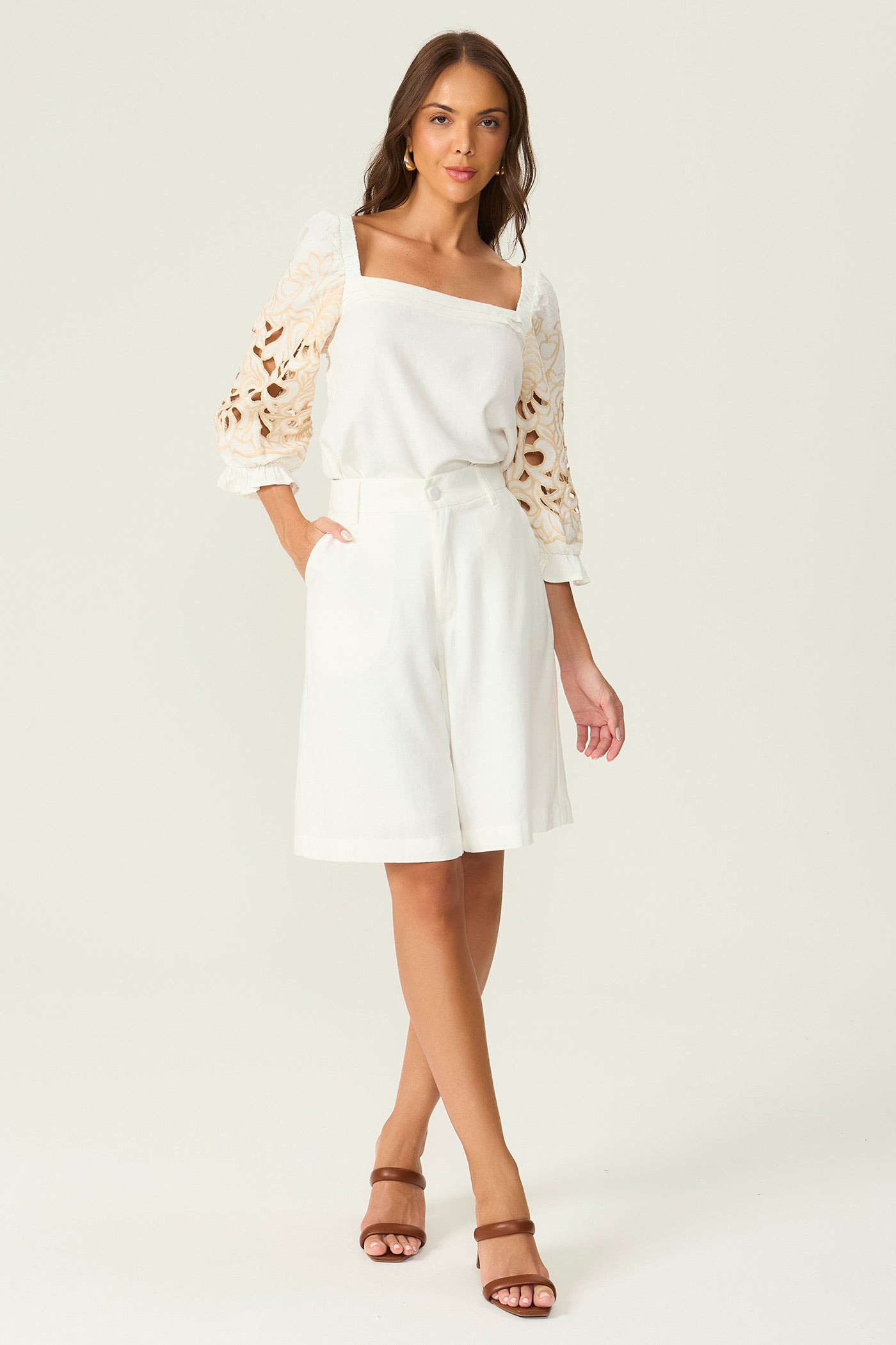 Bermuda em linho off white Fato Básico