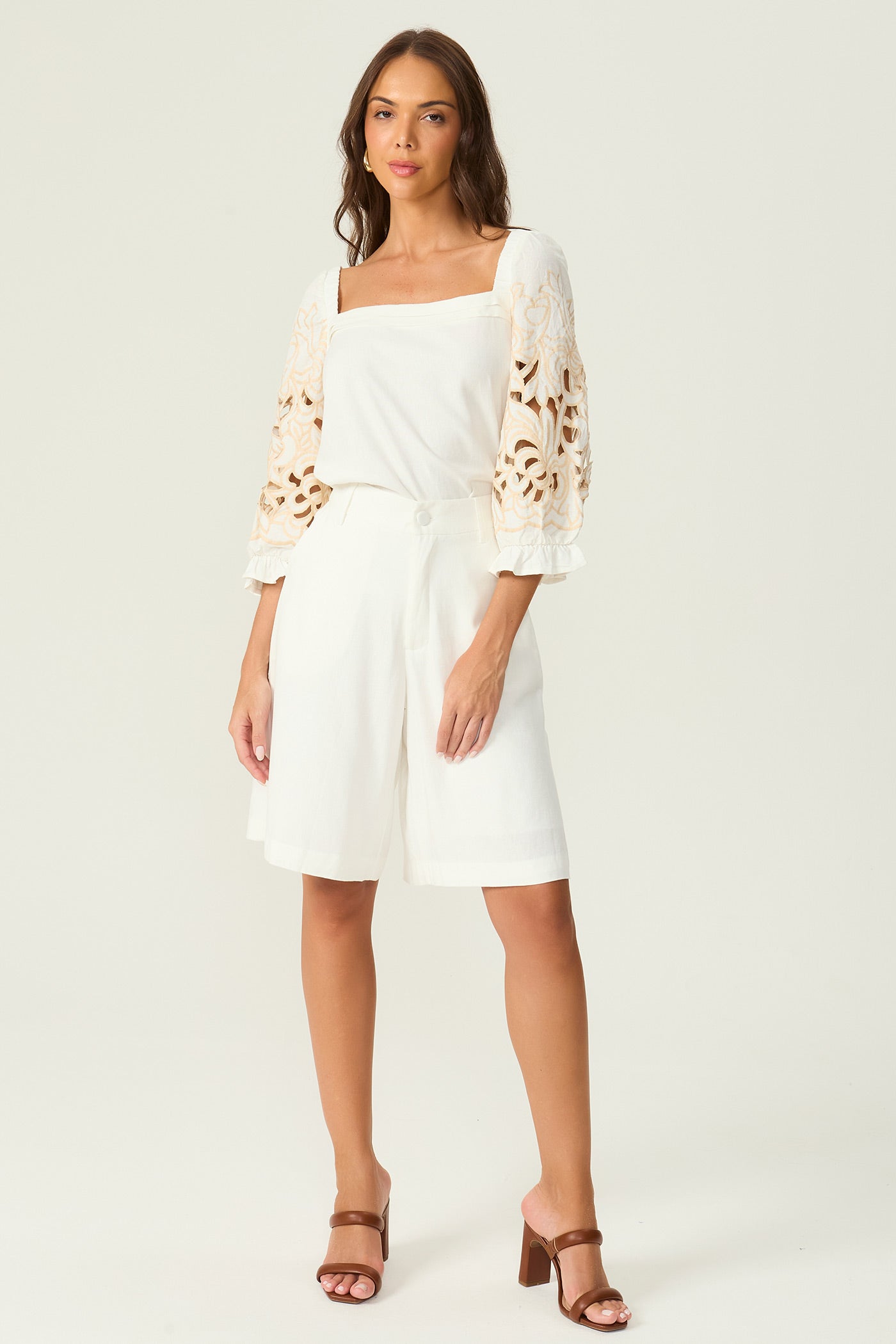 Bermuda em linho off white Fato Básico
