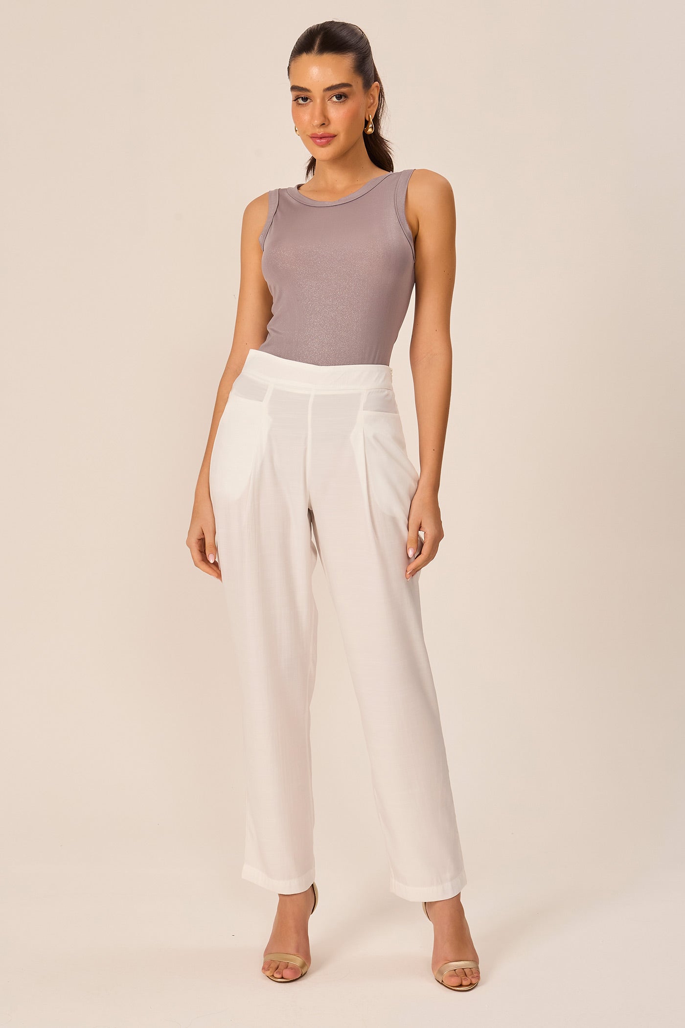 Calça acetinada off white Fato Básico