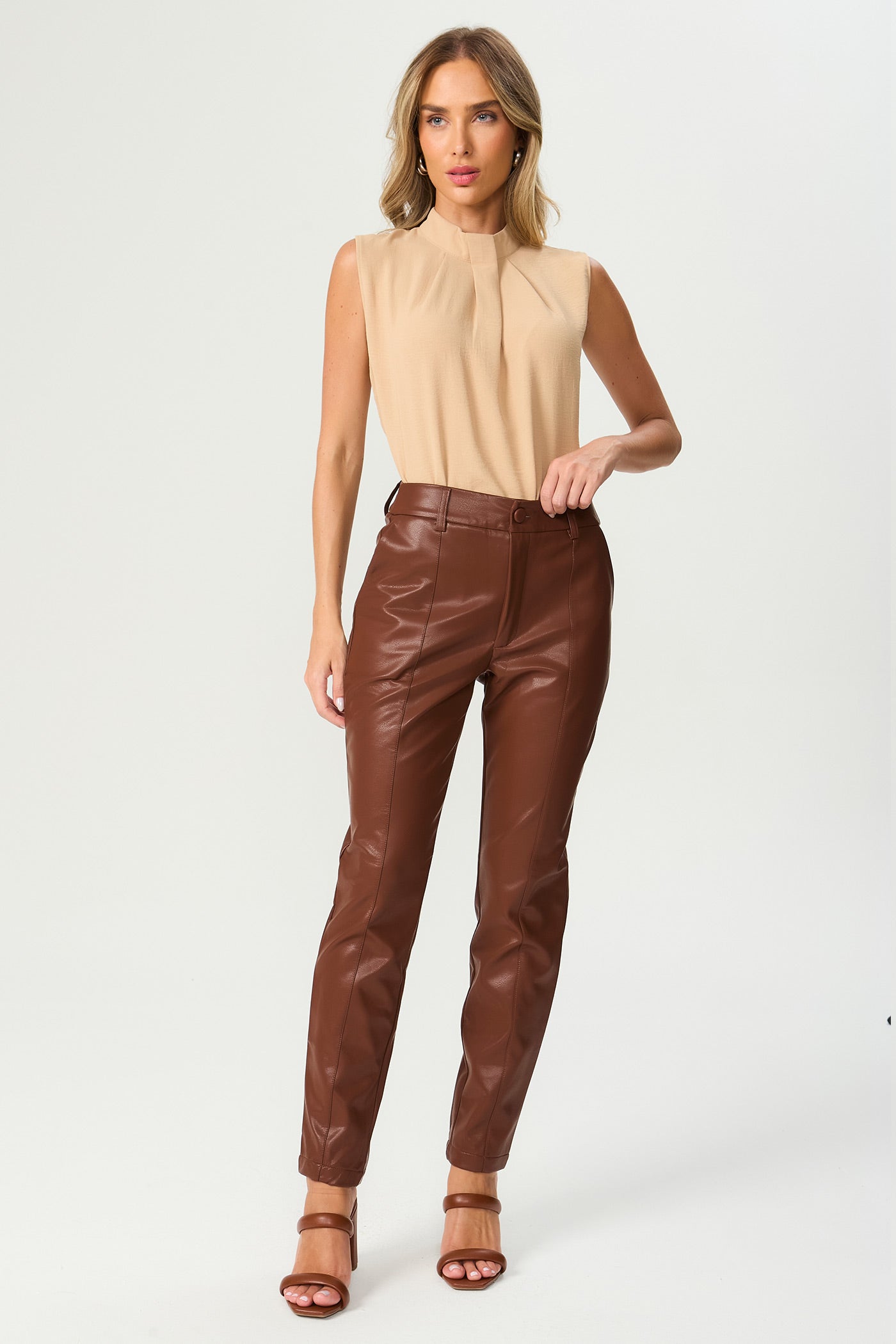Blusa gola com prega bege Fato Básico