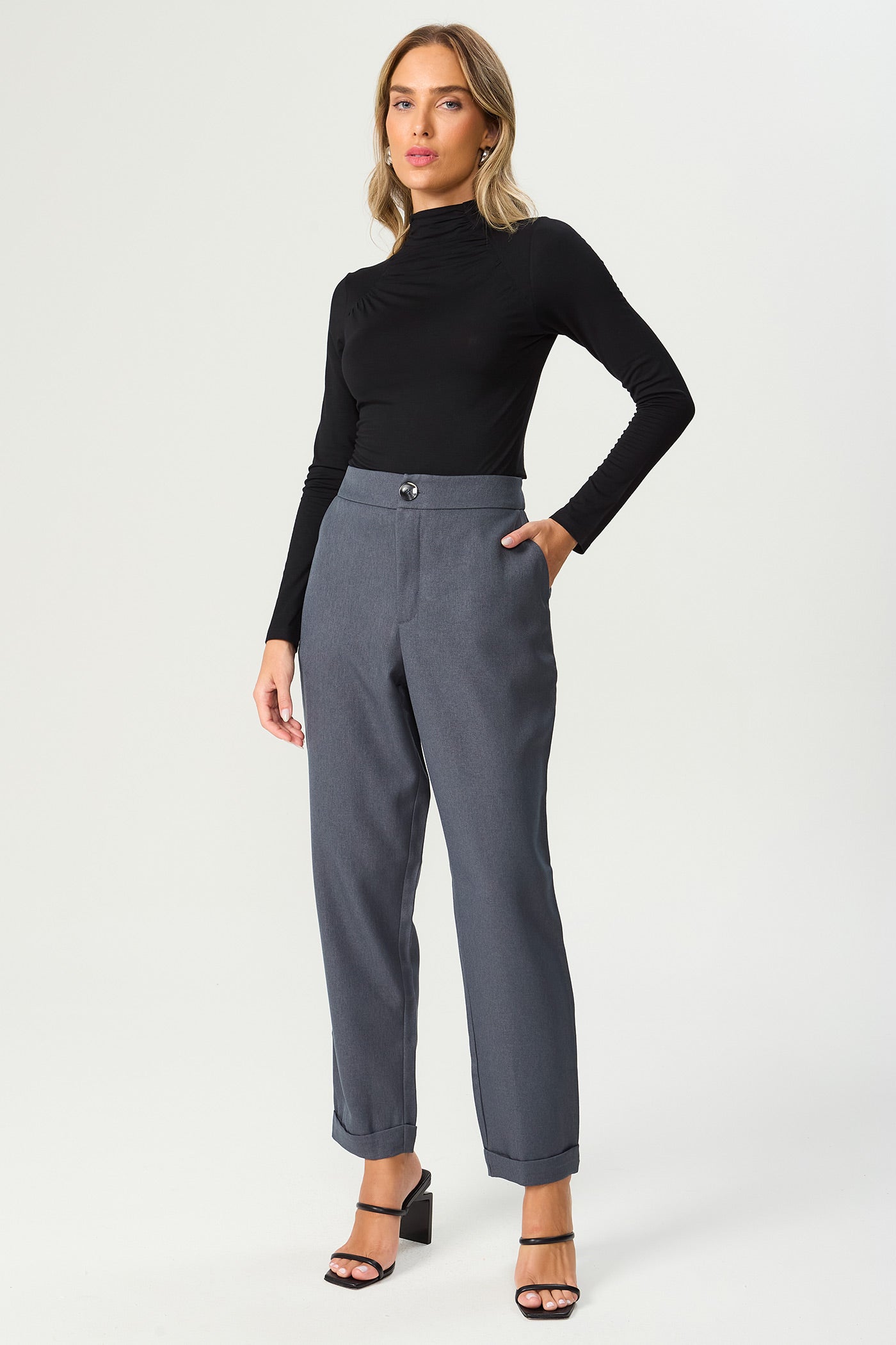 Calça alfaiataria cinza Fato Básico