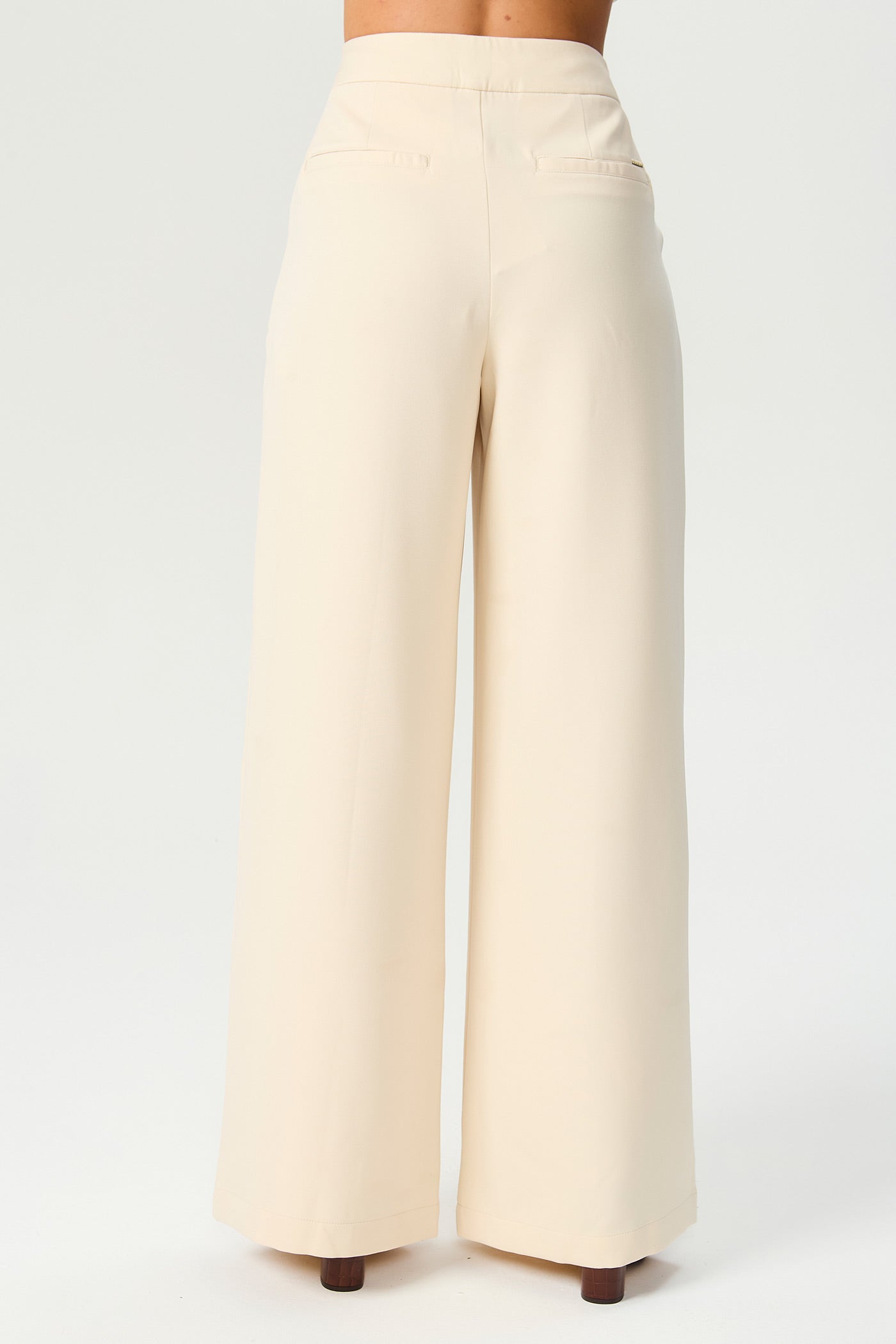 Calça wide leg alfaiataria bege Fato Básico