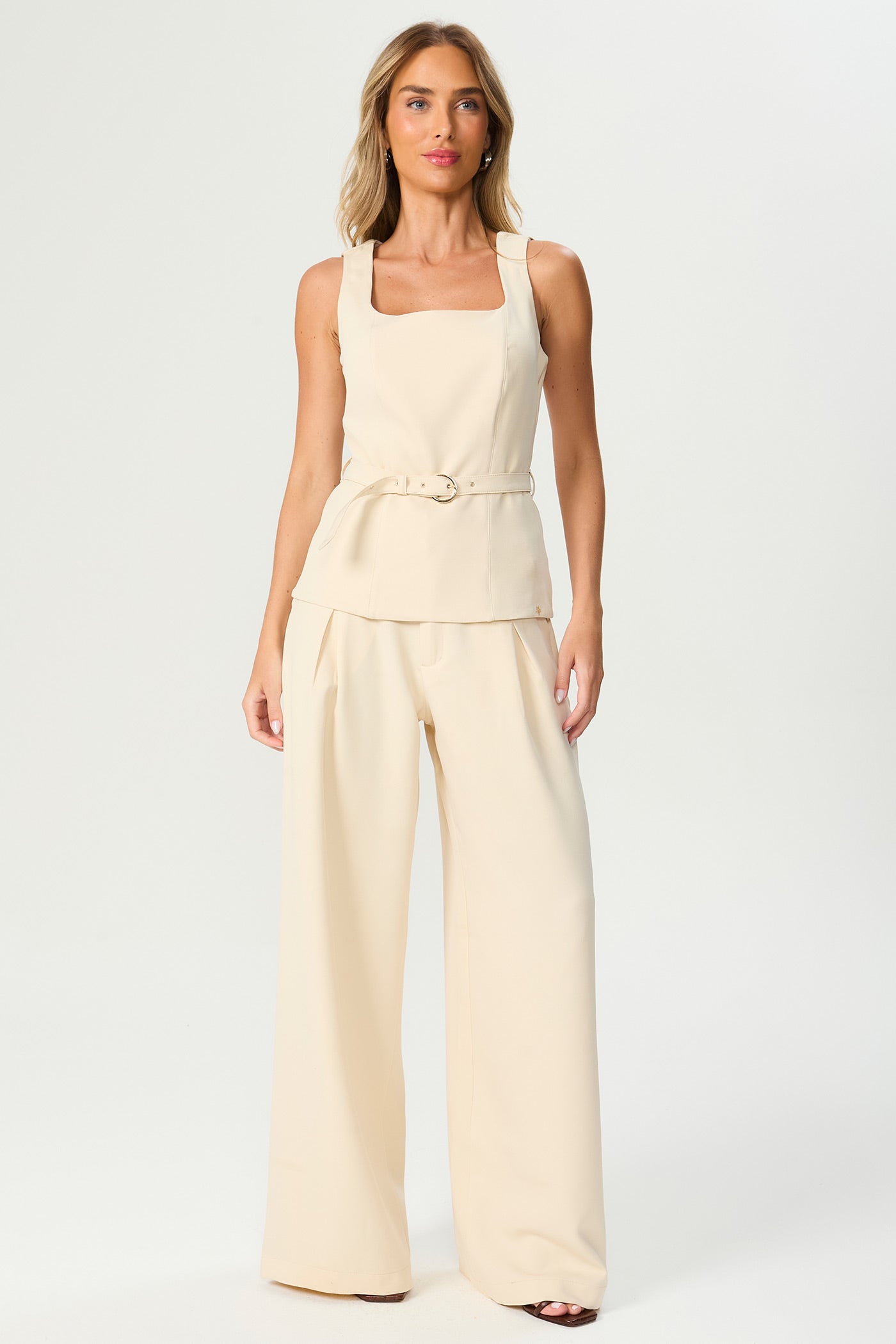 Calça wide leg alfaiataria bege Fato Básico